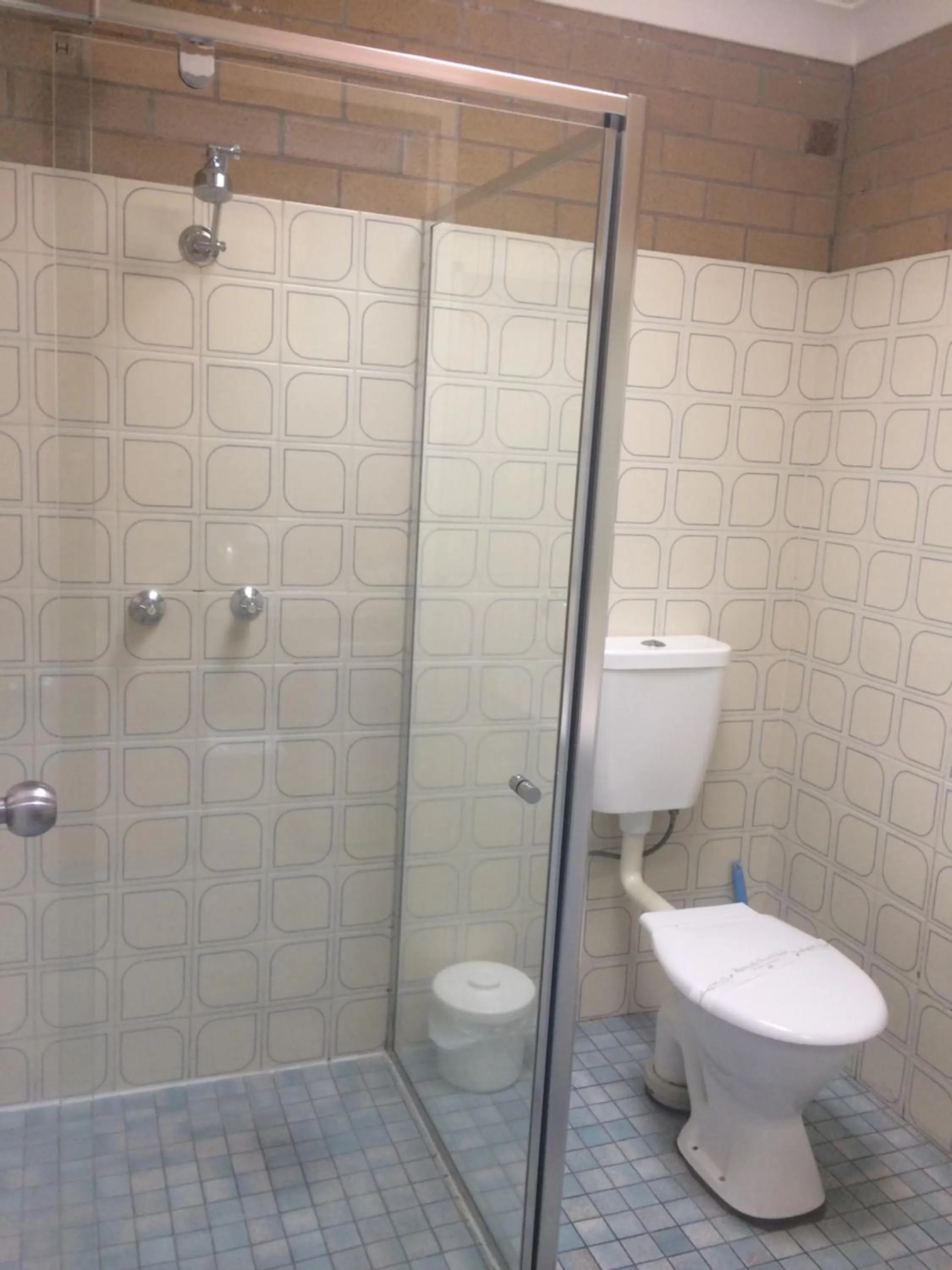 Bathroom in Alexander Motor Inn