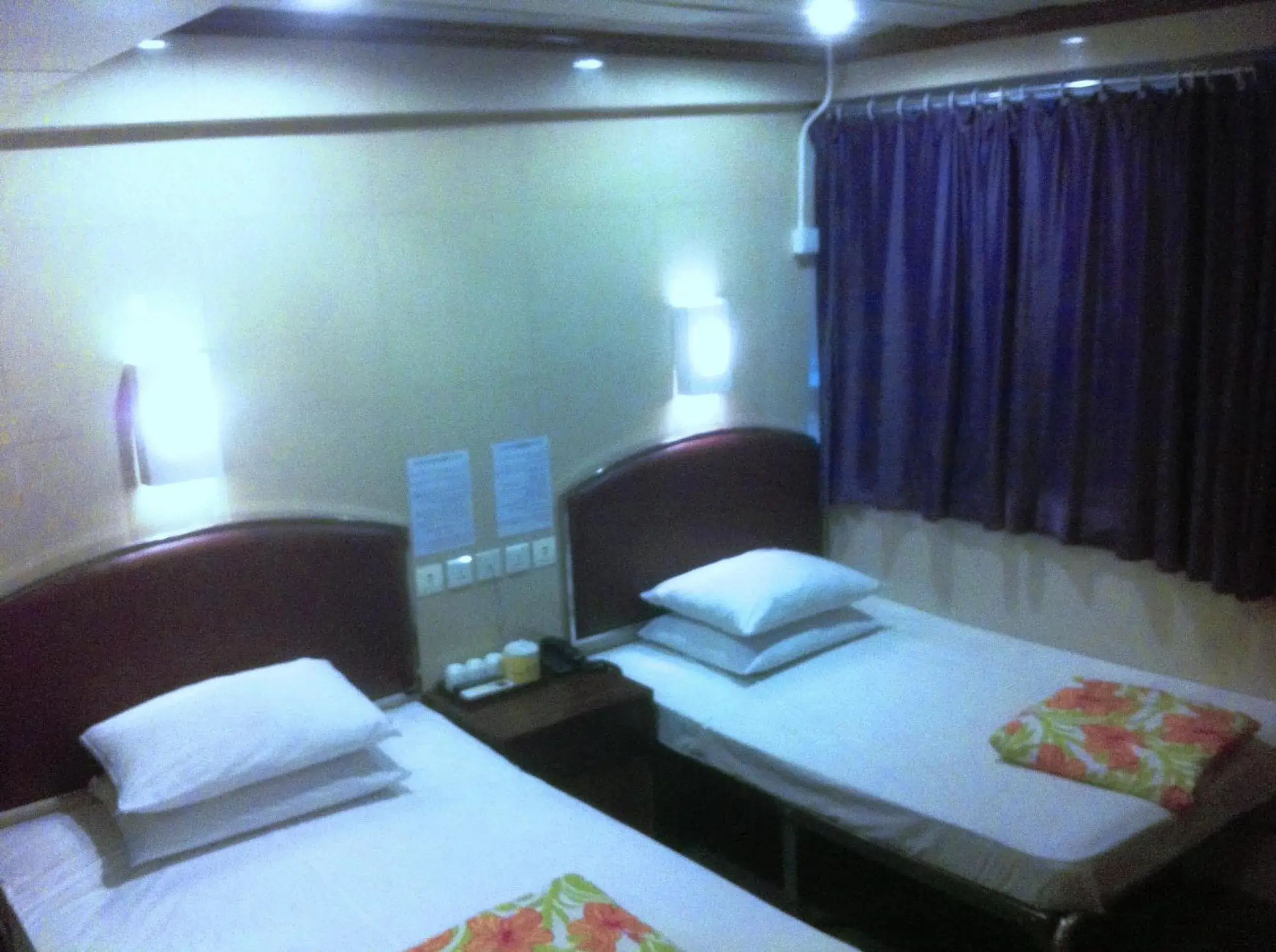 Budget Quadruple Room in Kowloon YOUTH Village Tsim Sha Tsui 九龙青年公寓 Budget Quadruple Room in Kowloon YOUTH Village Tsim Sha Tsui 九龙青年公寓