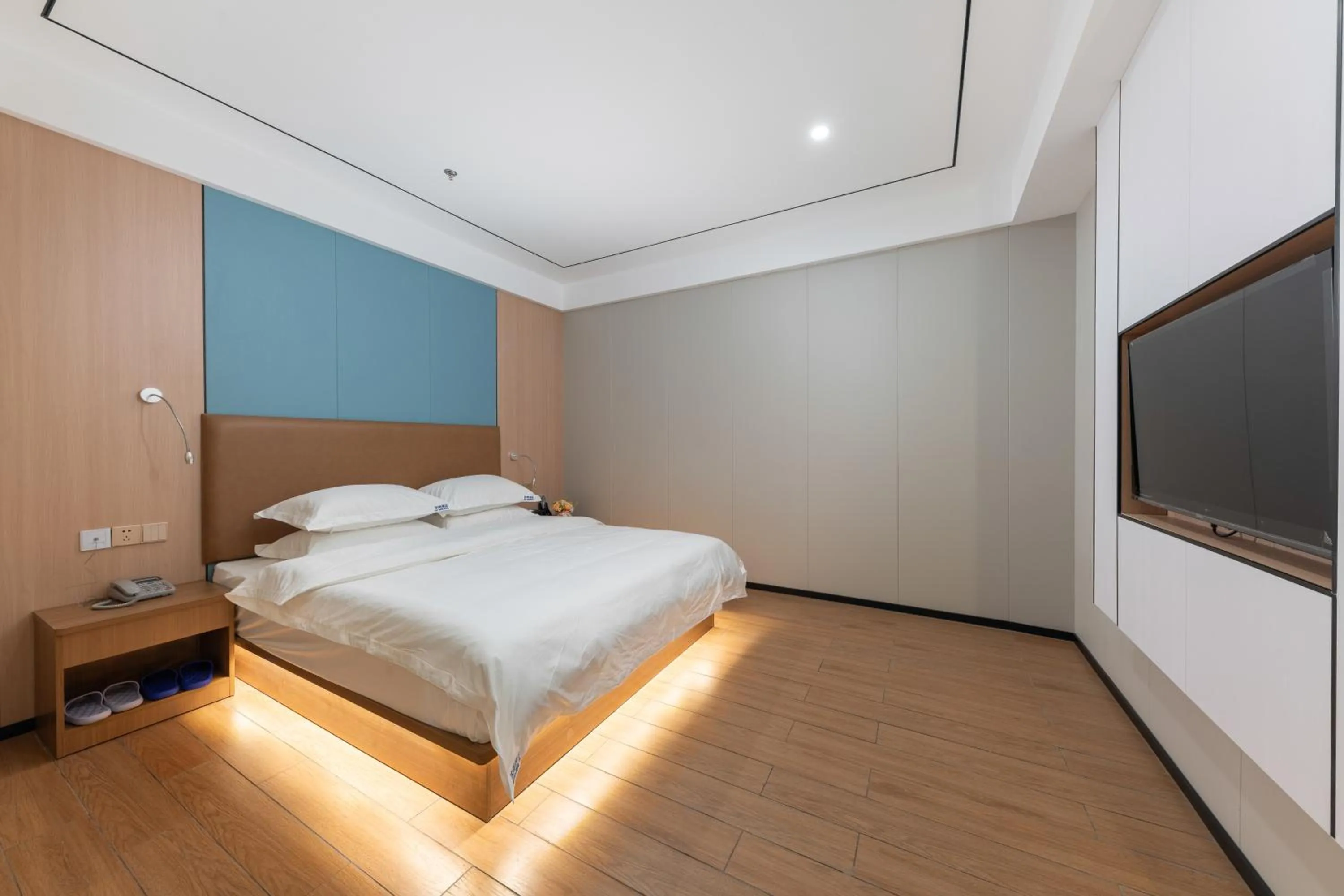 TV and multimedia in Guangzhou Haiyue Hotel