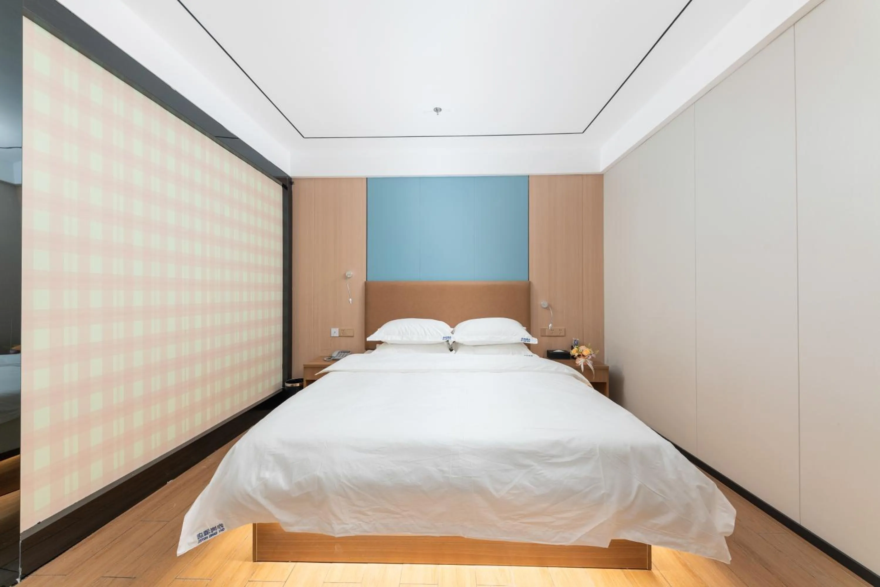 Bed in Guangzhou Haiyue Hotel