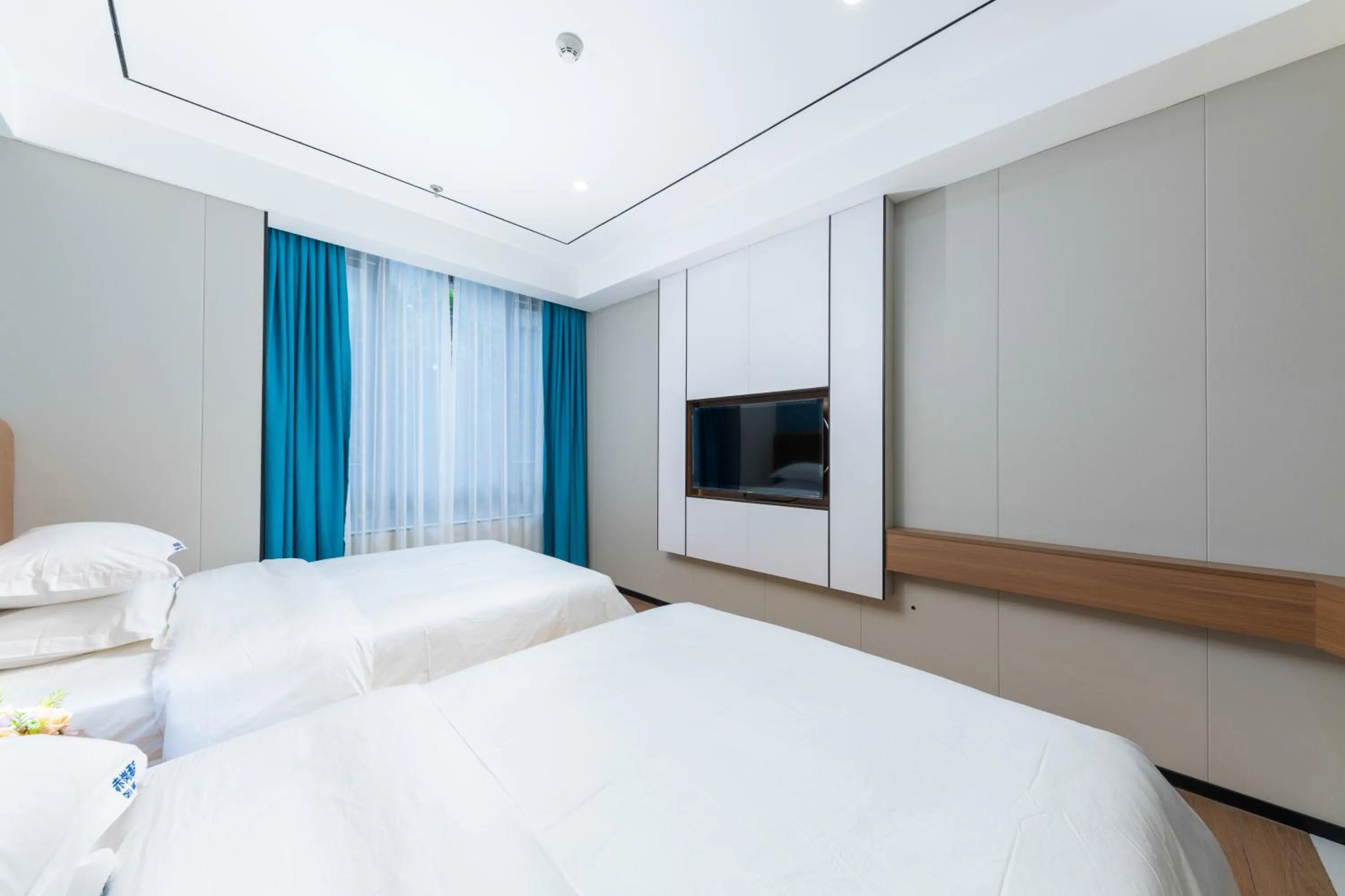 Bed in Guangzhou Haiyue Hotel