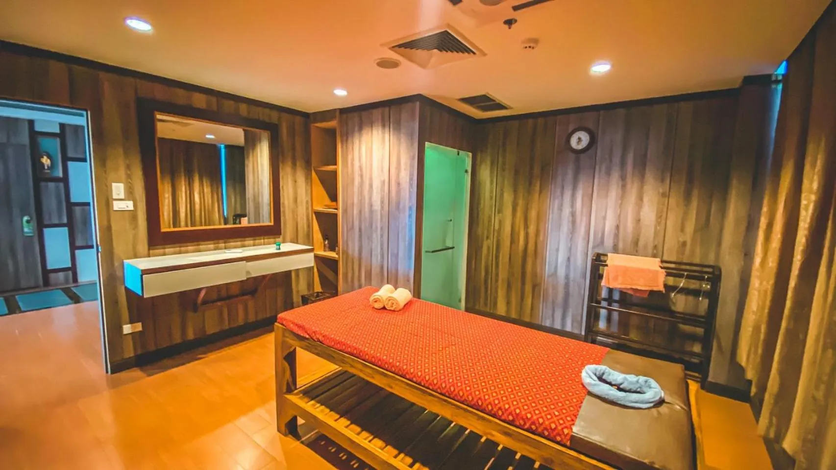 Massage, Bed in K Park Grand Hotel