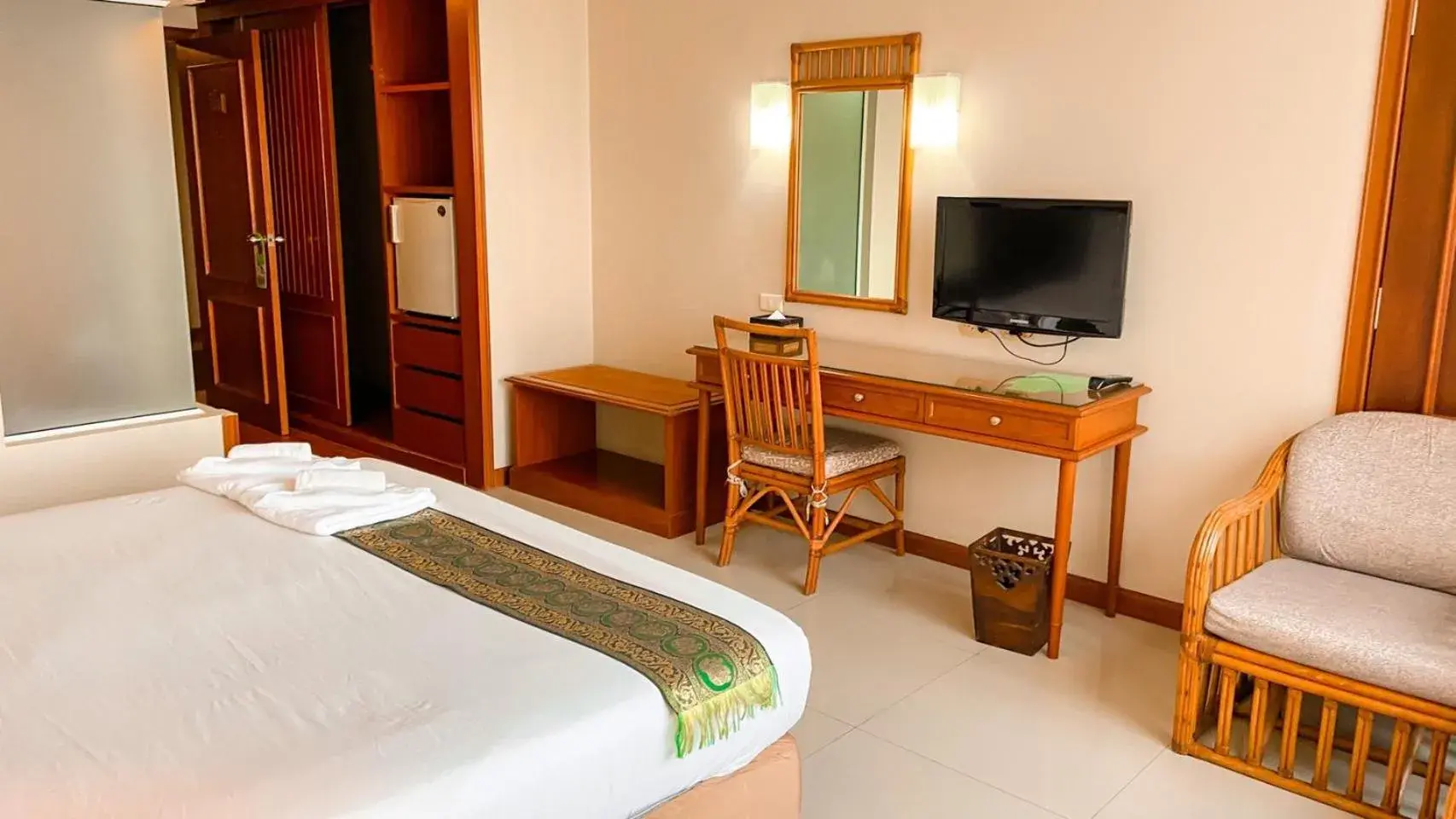 Deluxe Double Room in K Park Grand Hotel SHA PLUS certified Deluxe Double Room in K Park Grand Hotel SHA PLUS certified