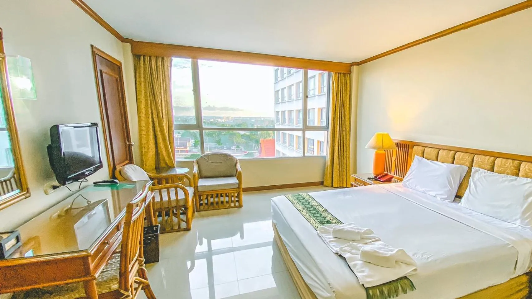 Photo of the whole room, Bed in K Park Grand Hotel