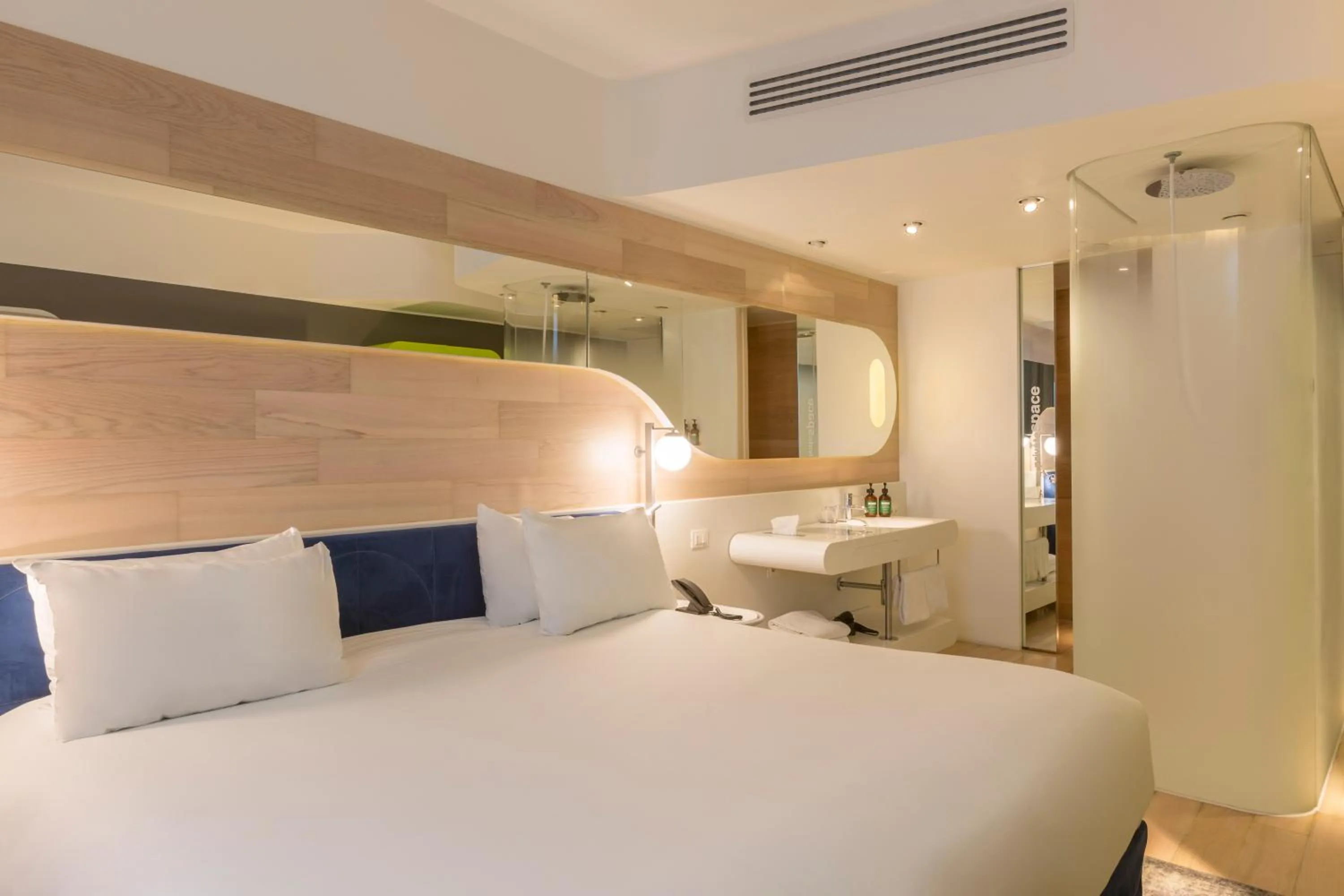 Bathroom, Bed in voco Milan-Fiere by IHG