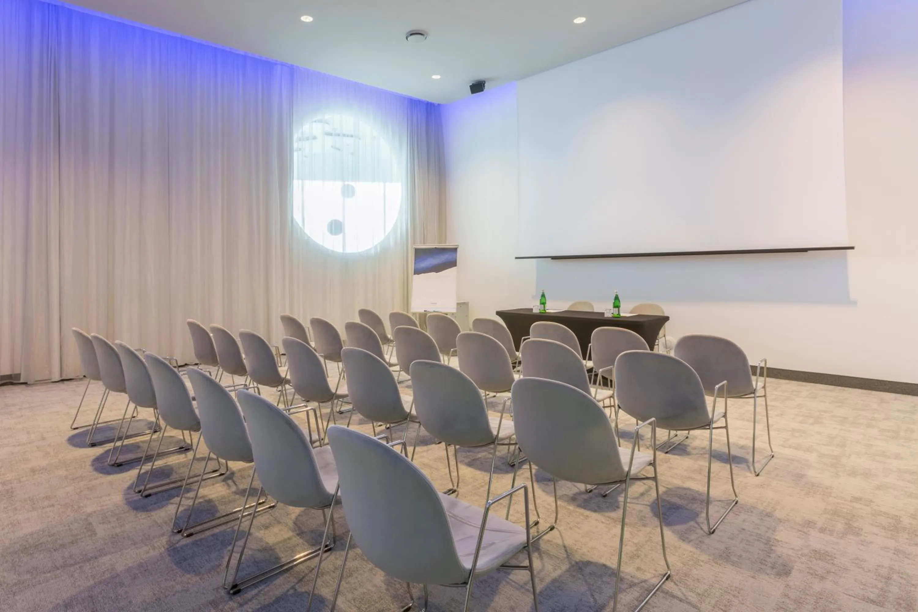 Meeting/conference room in voco Milan-Fiere by IHG