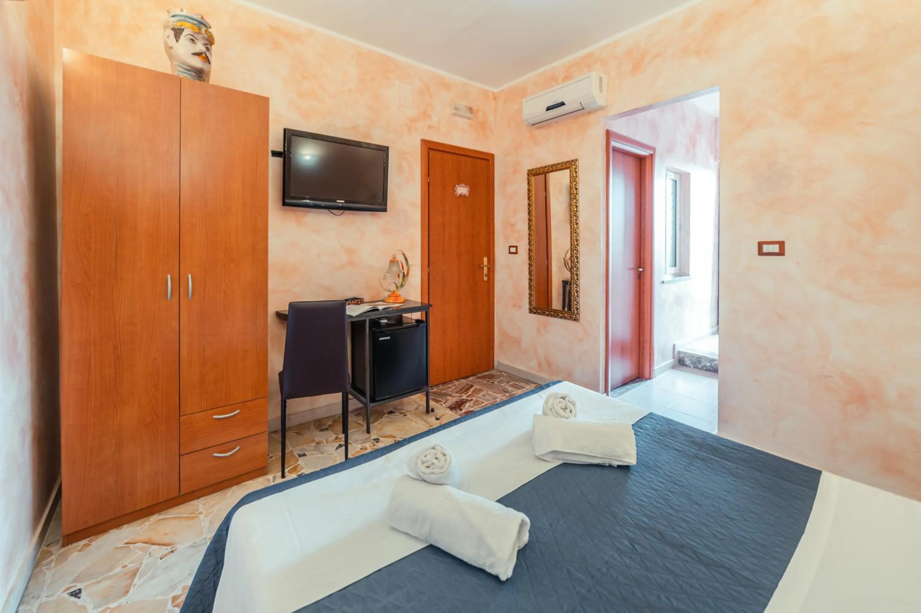 Photo of the whole room, Bed in B&B Marranzano