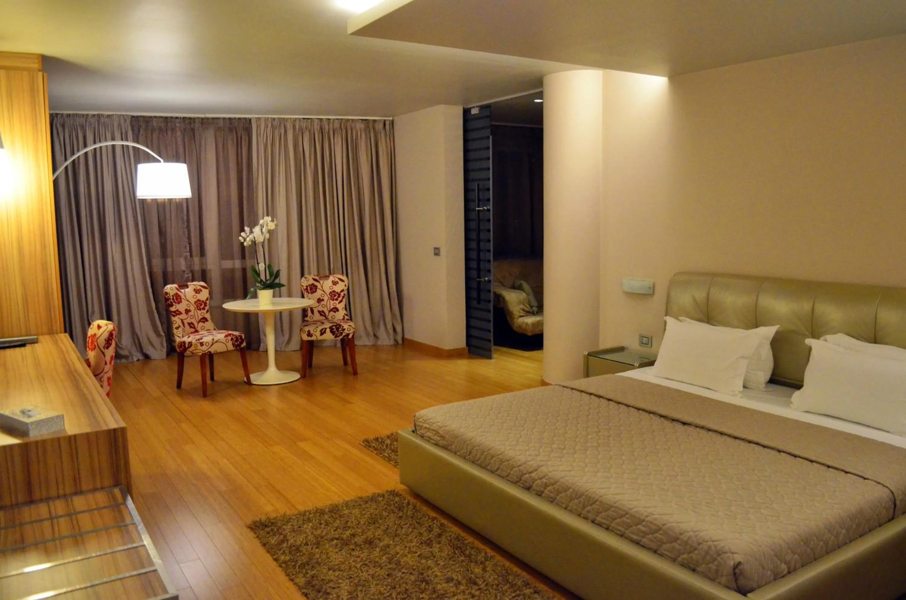 Bed in Sky Hotel Tirana