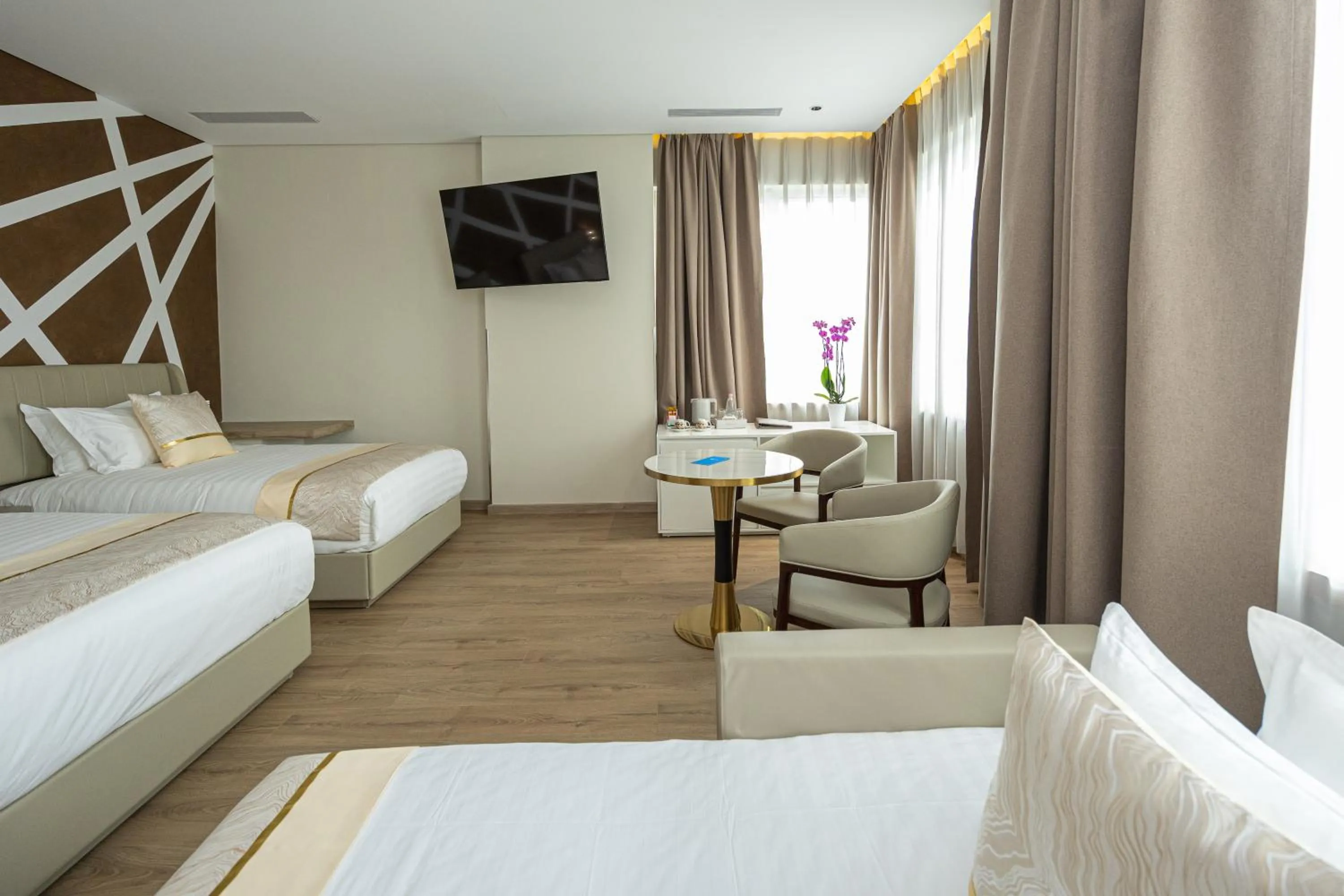 Bed in Sky Hotel Tirana