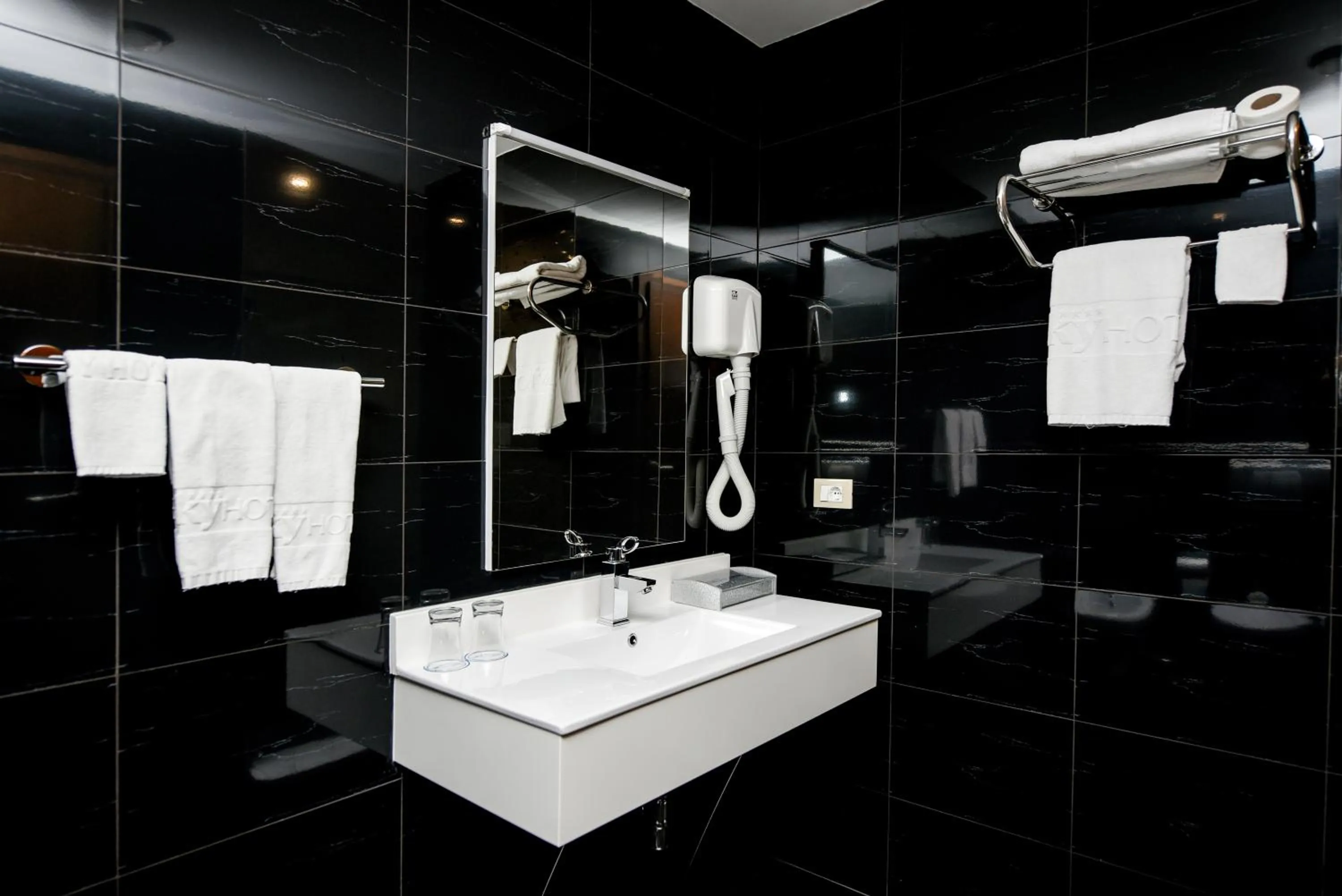 Shower in Sky Hotel Tirana