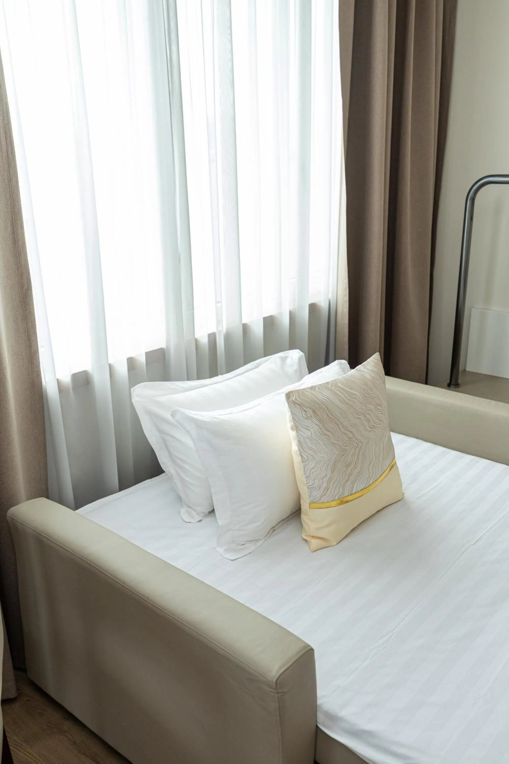 Bed in Sky Hotel Tirana