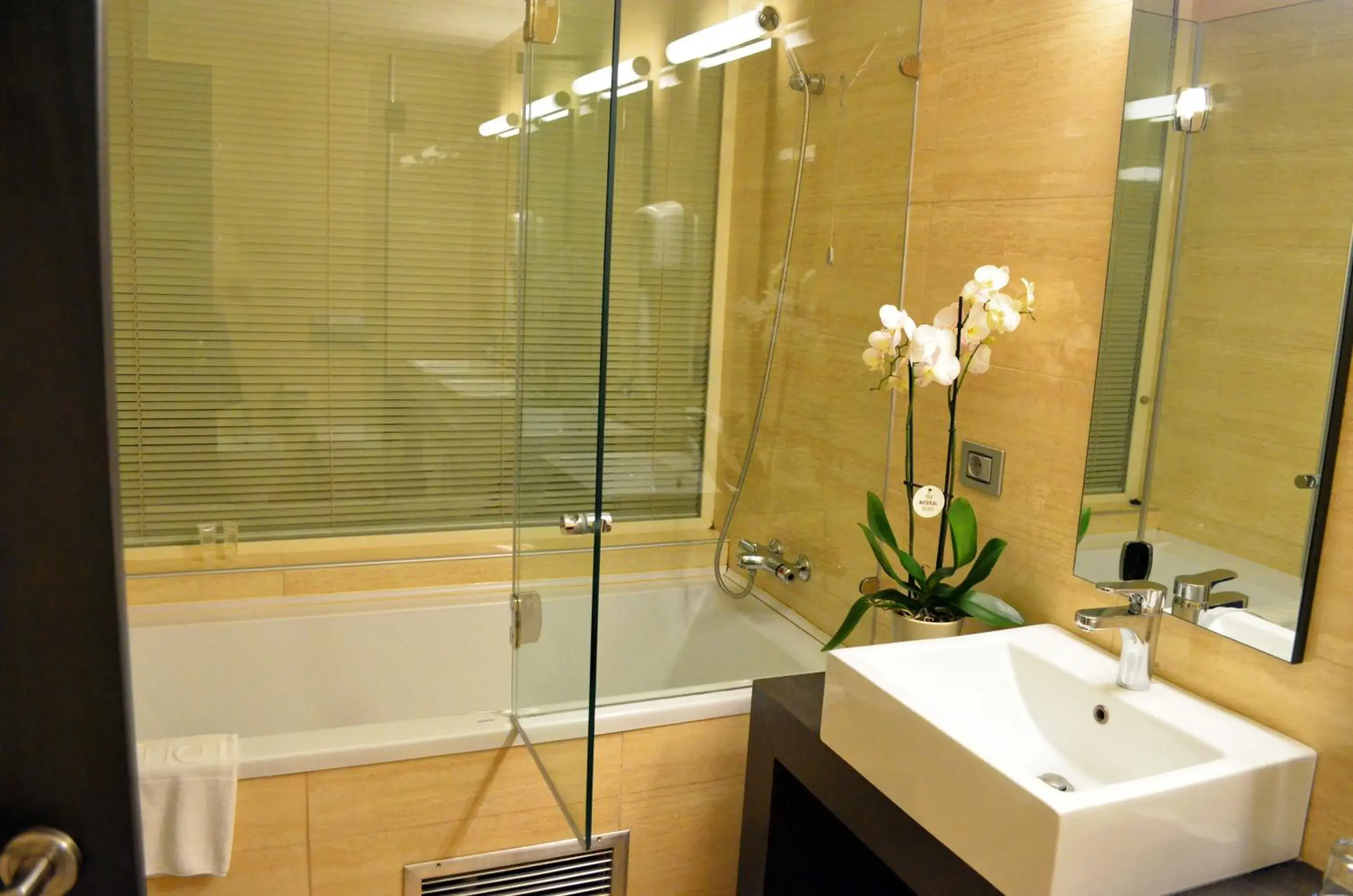 Deluxe Double Room in Sky Hotel Tirana Deluxe Double Room in Sky Hotel Tirana