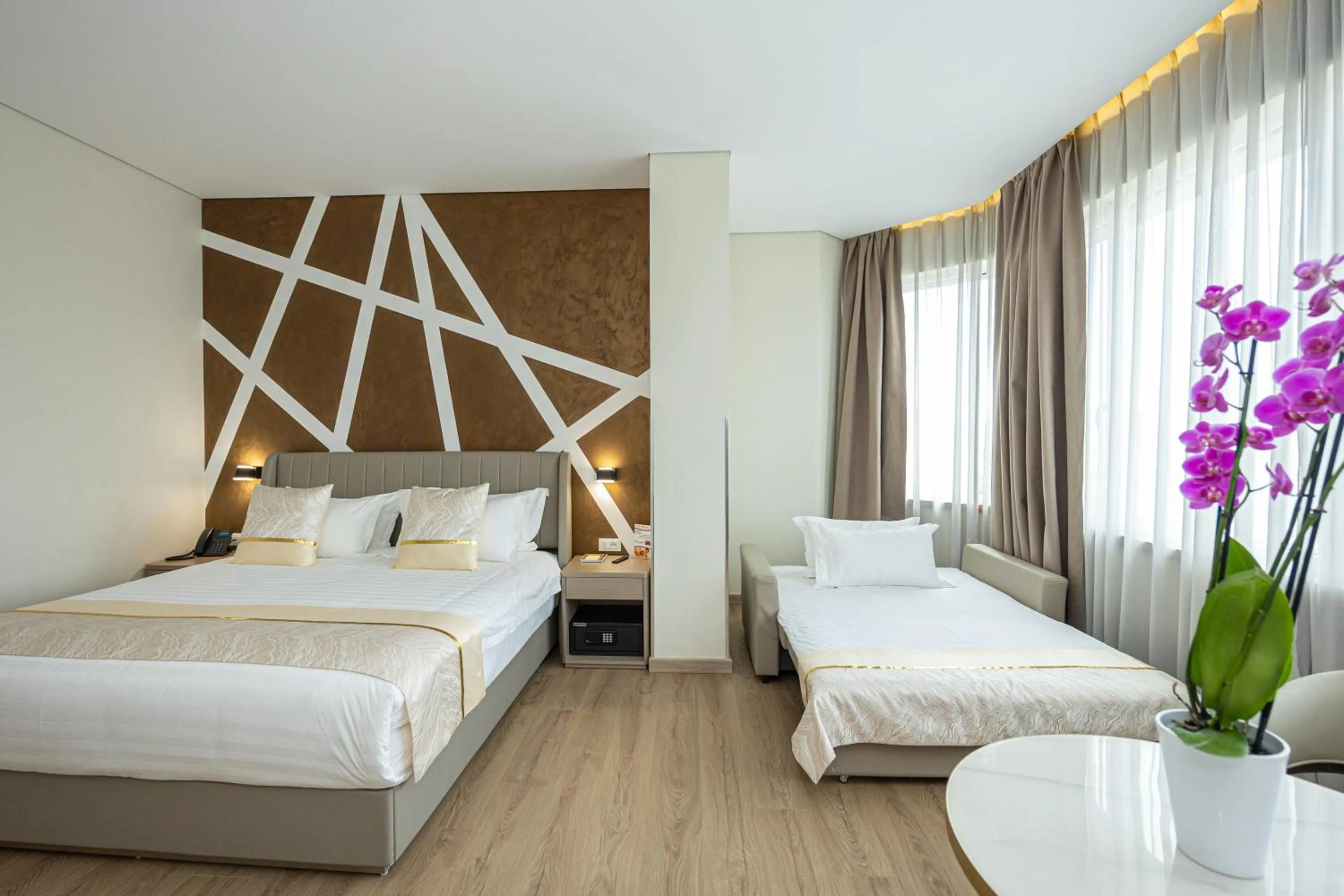 Bed in Sky Hotel Tirana