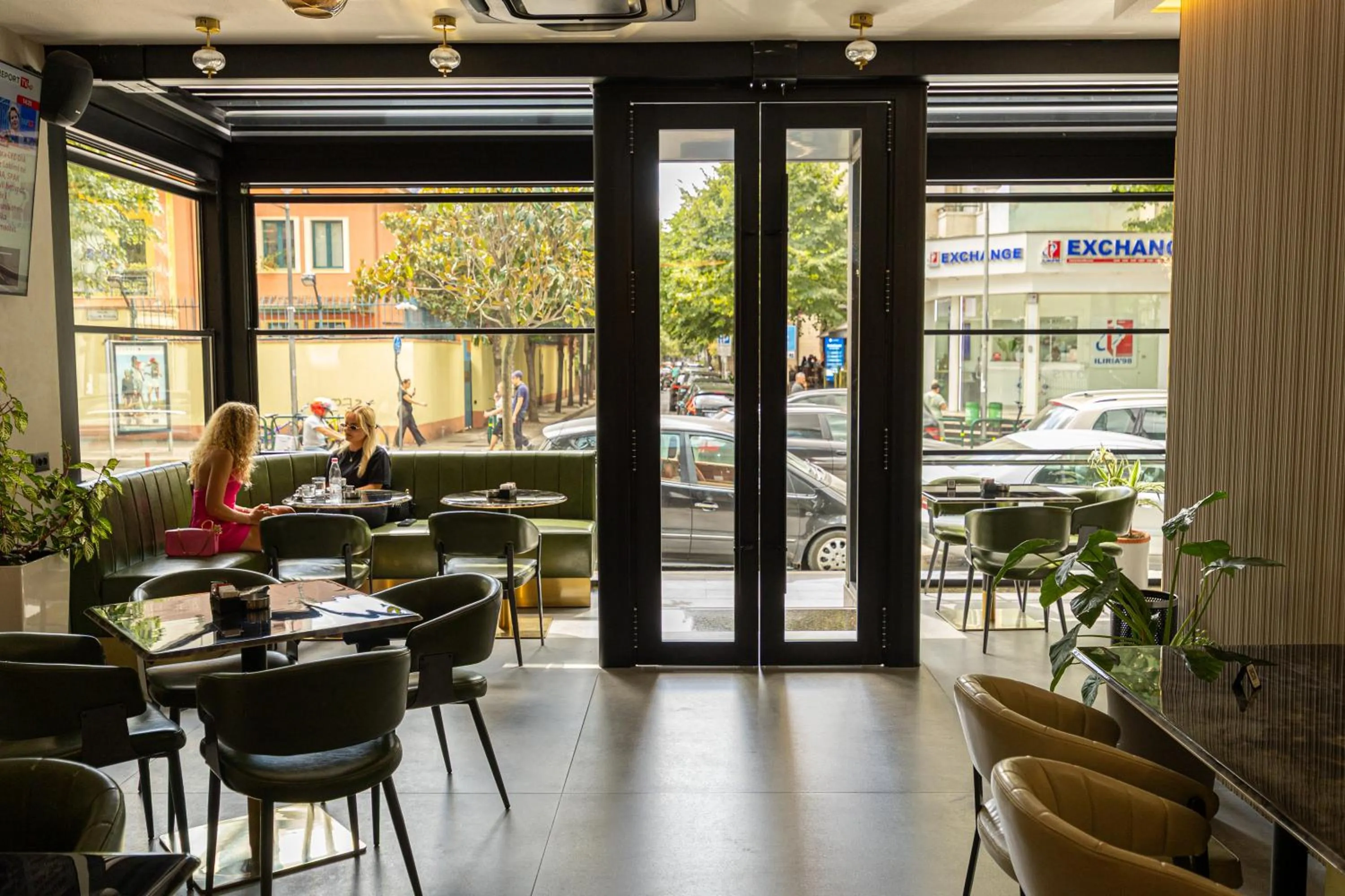 Restaurant/places to eat in Sky Hotel Tirana