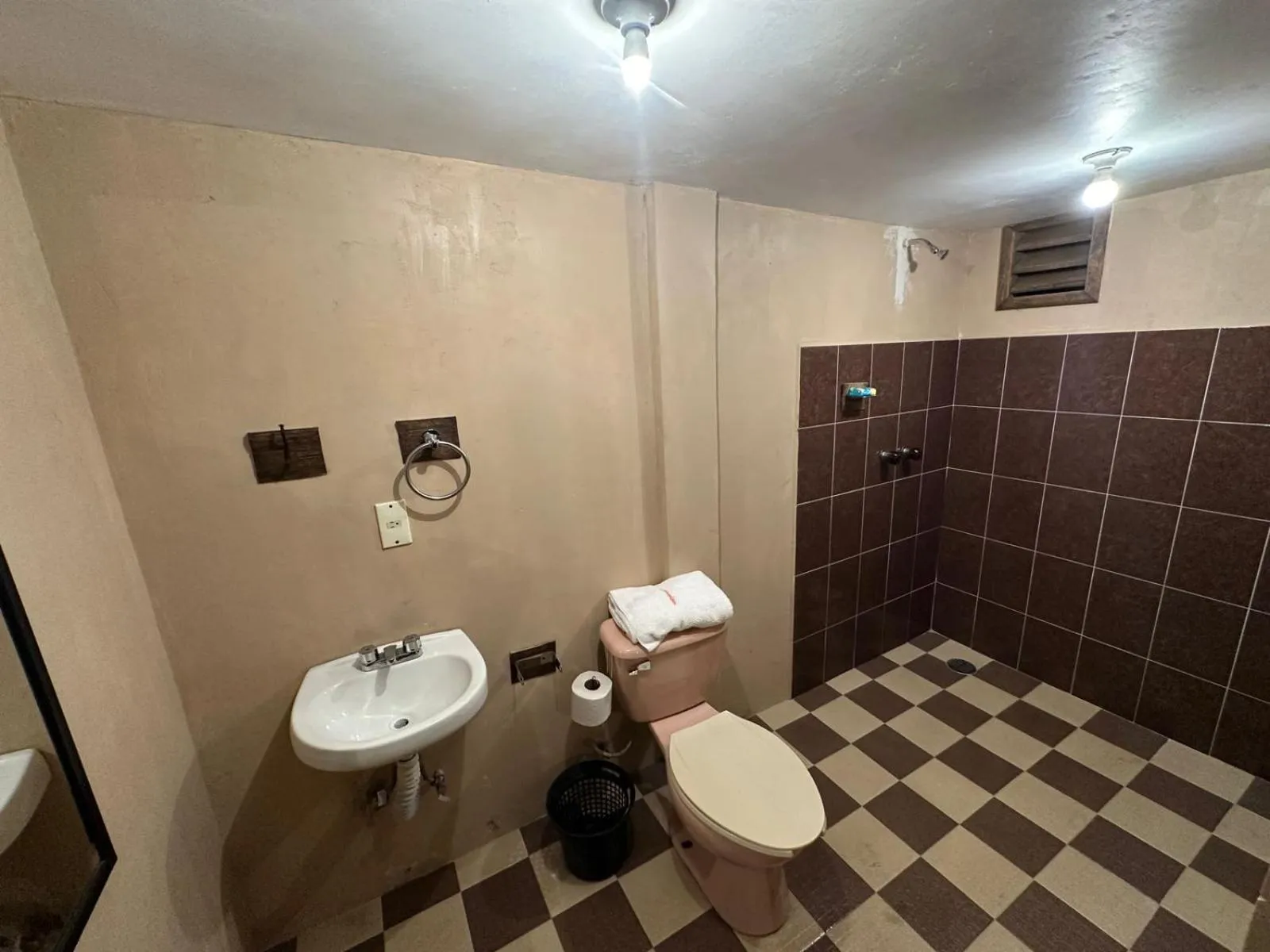 Shower in Cabañas Del Valle