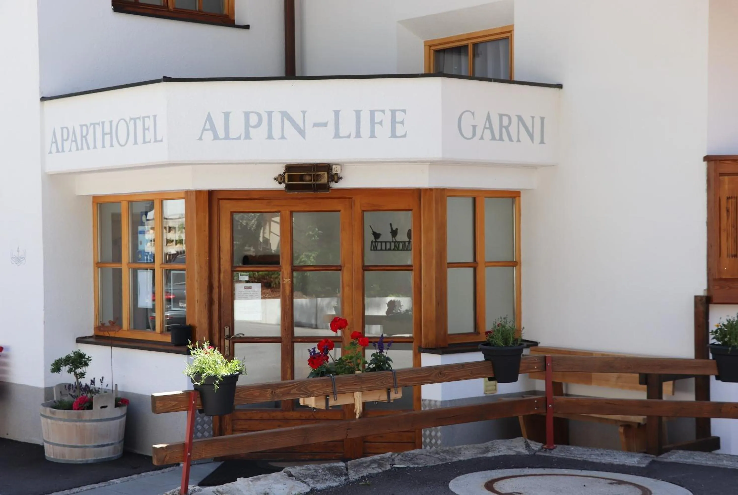 Facade/entrance in Aparthotel Alpin Life