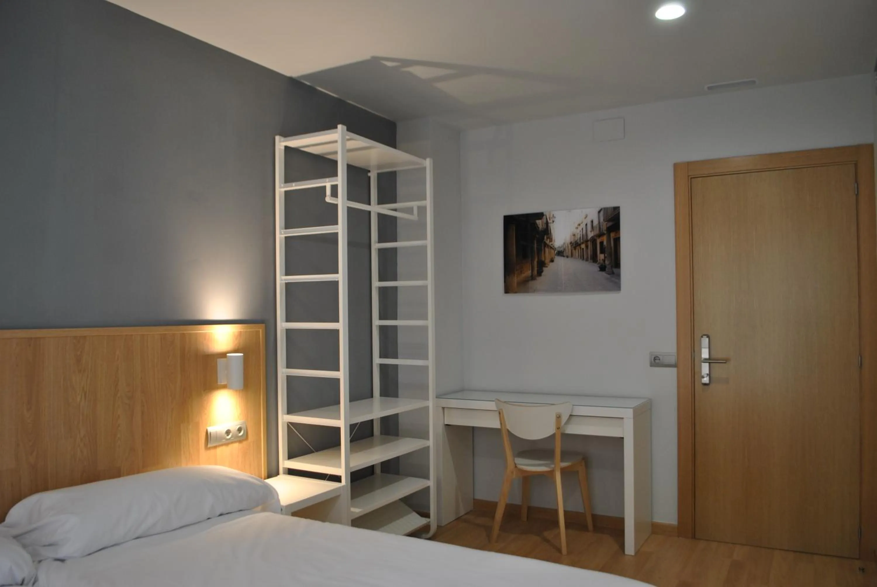 Photo of the whole room, Bed in Hostal Universitat