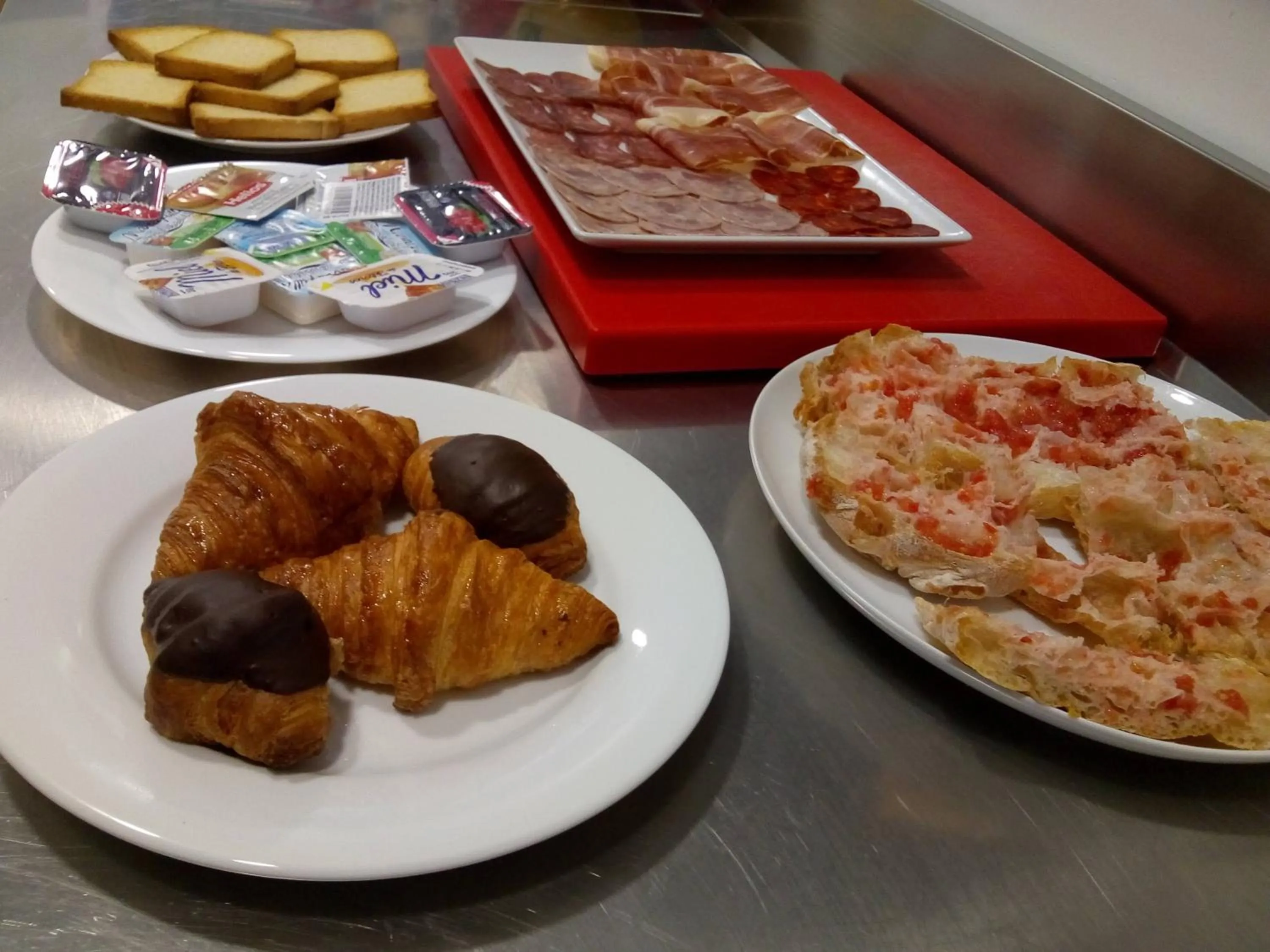 Breakfast in Hostal Universitat
