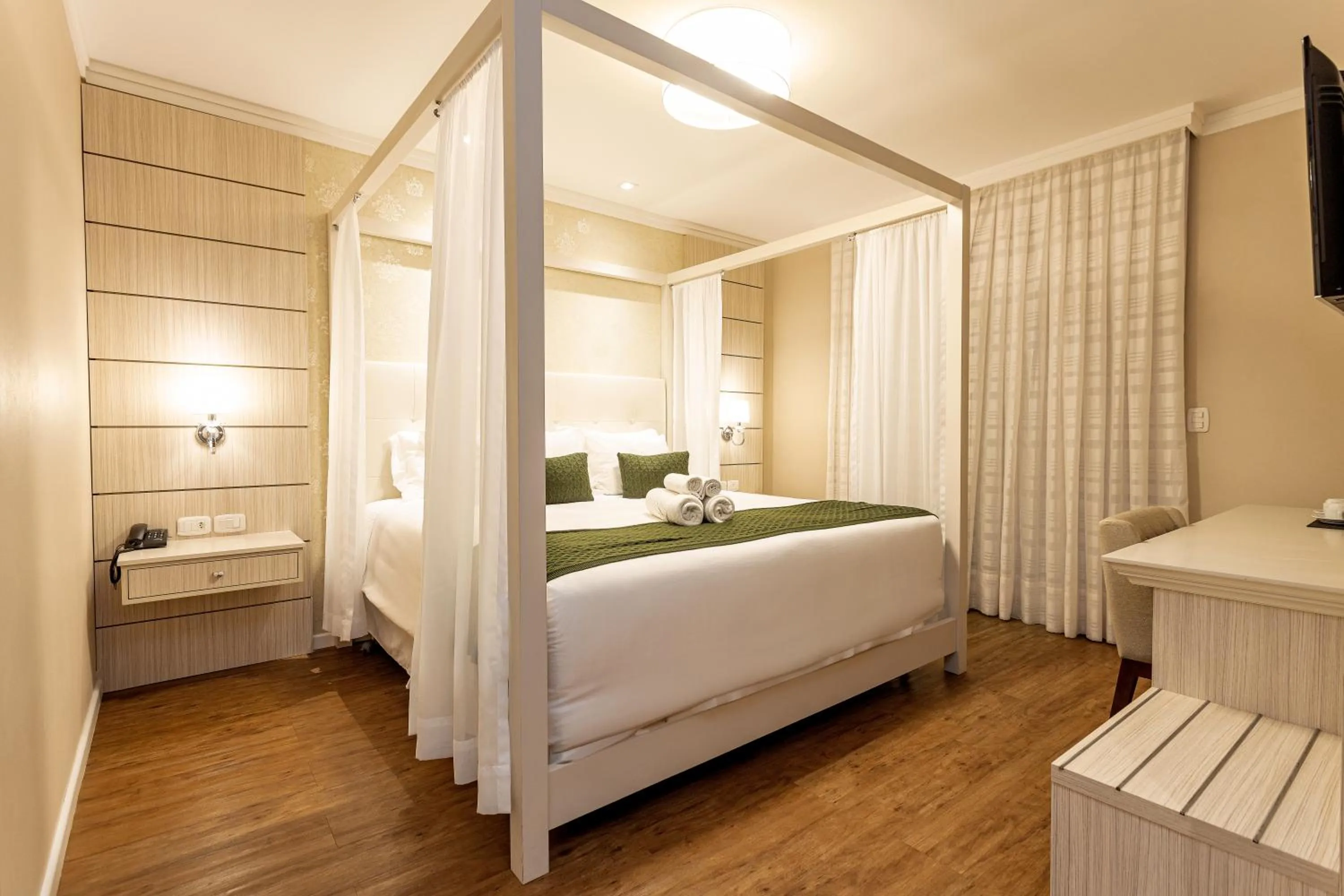 Photo of the whole room, Bed in Hotel Jardins da Colina