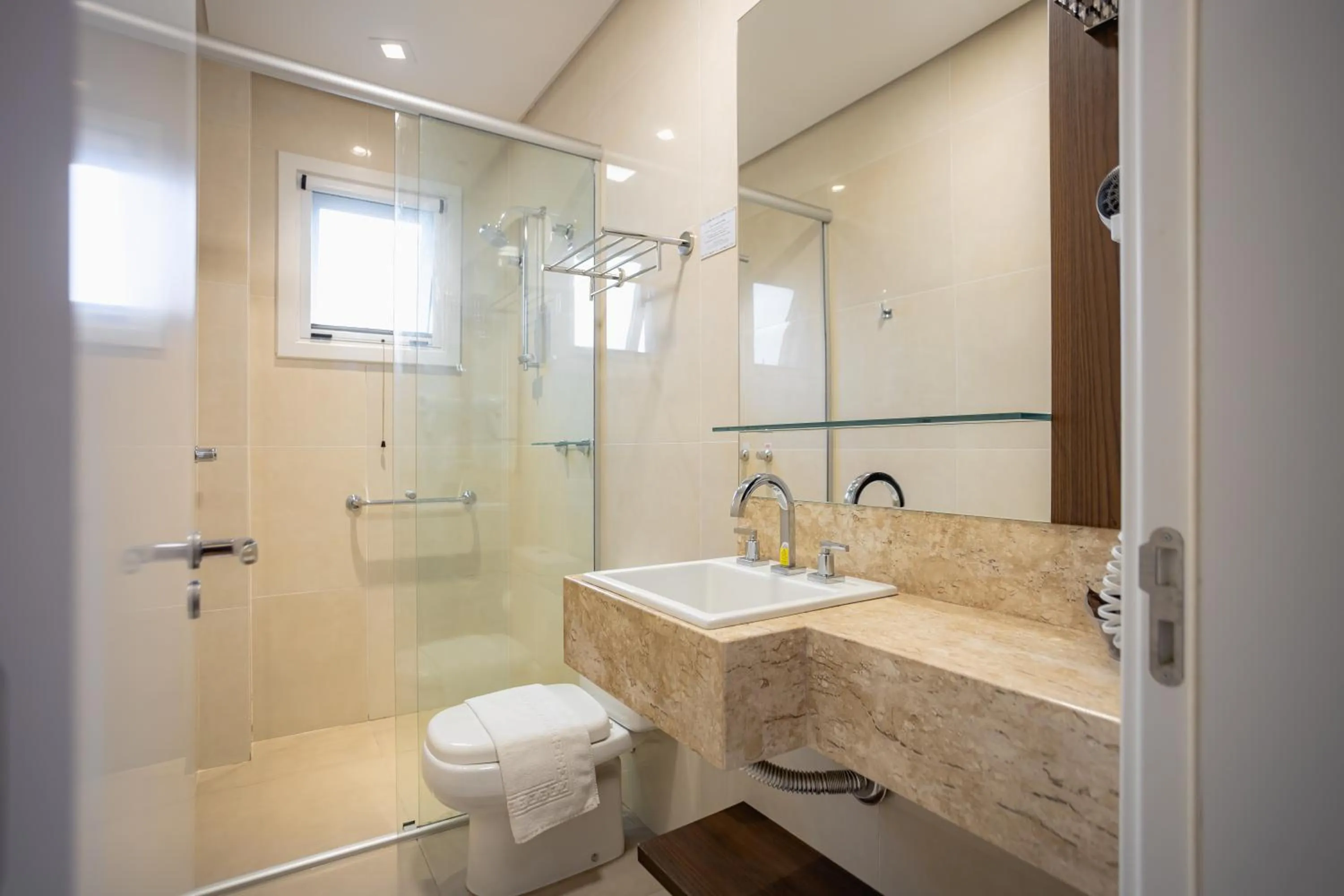 Shower in Hotel Jardins da Colina