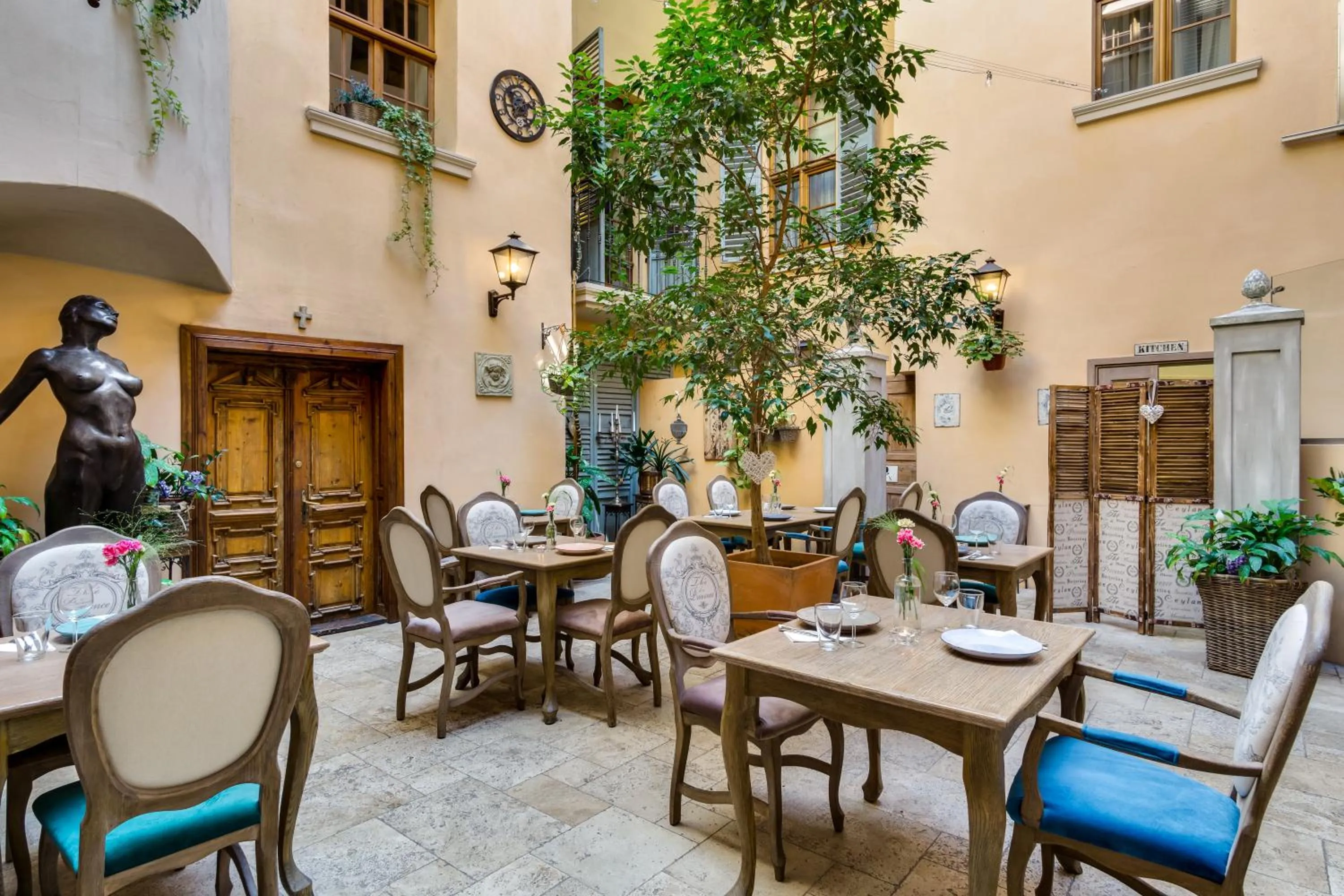 Patio in Hotel Kolegiacki