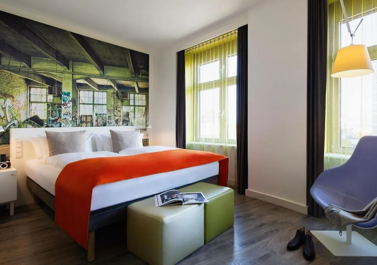 Bed in Hotel Indigo Berlin – Ku’damm by IHG