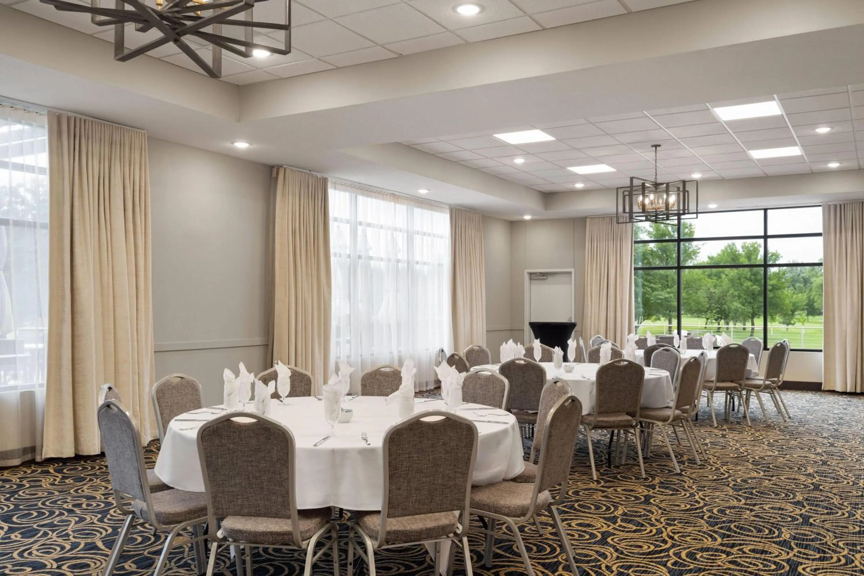 Banquet/Function facilities in Little Crow Resort & Conference, Trademark by Wyndham