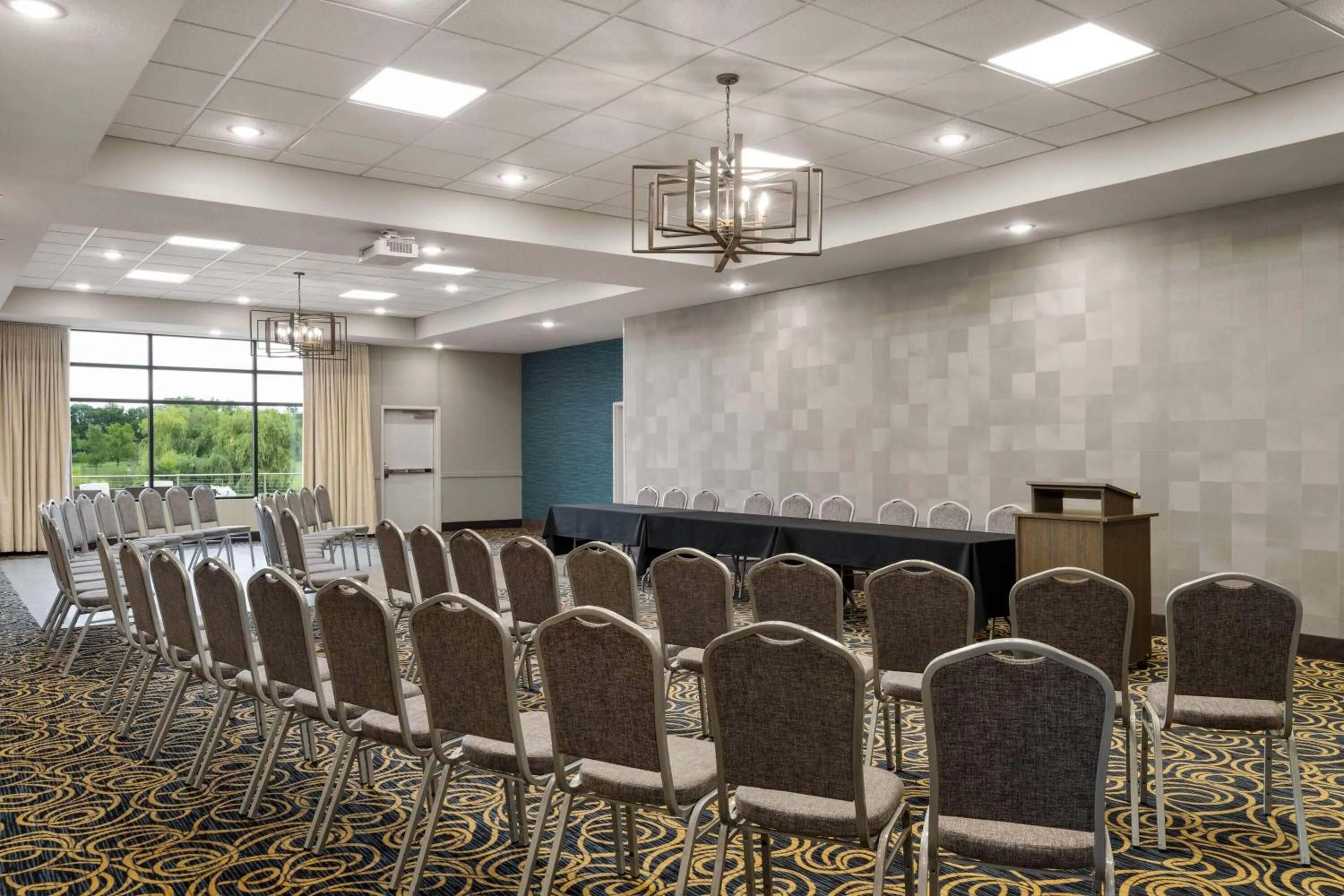 Banquet/Function facilities in Little Crow Resort & Conference, Trademark by Wyndham