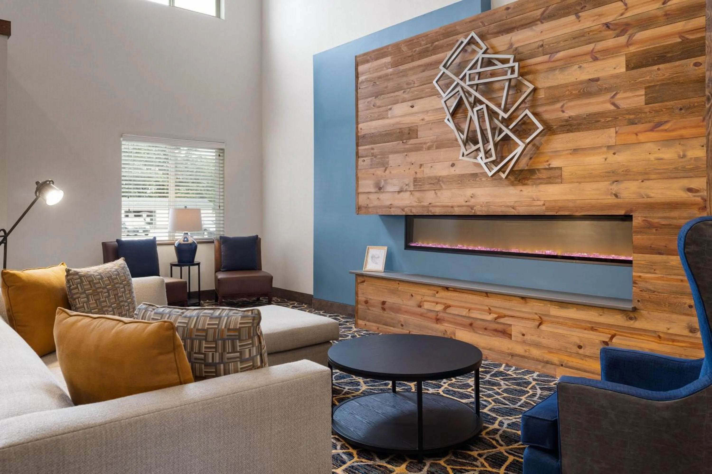 Lobby or reception in Little Crow Resort & Conference, Trademark by Wyndham