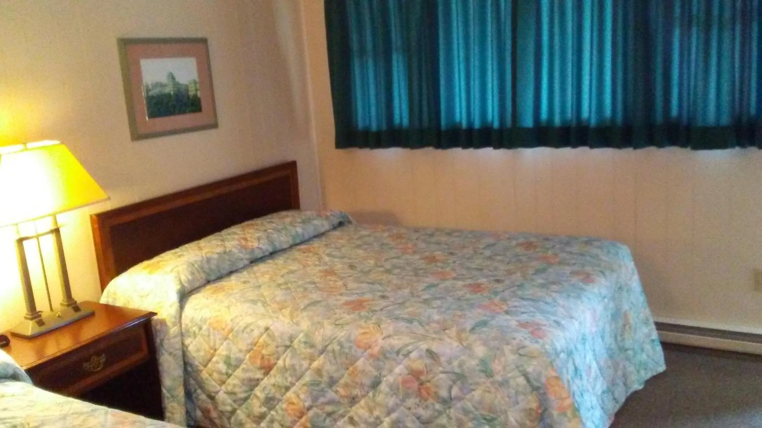 Bed in Catskill Motor Court