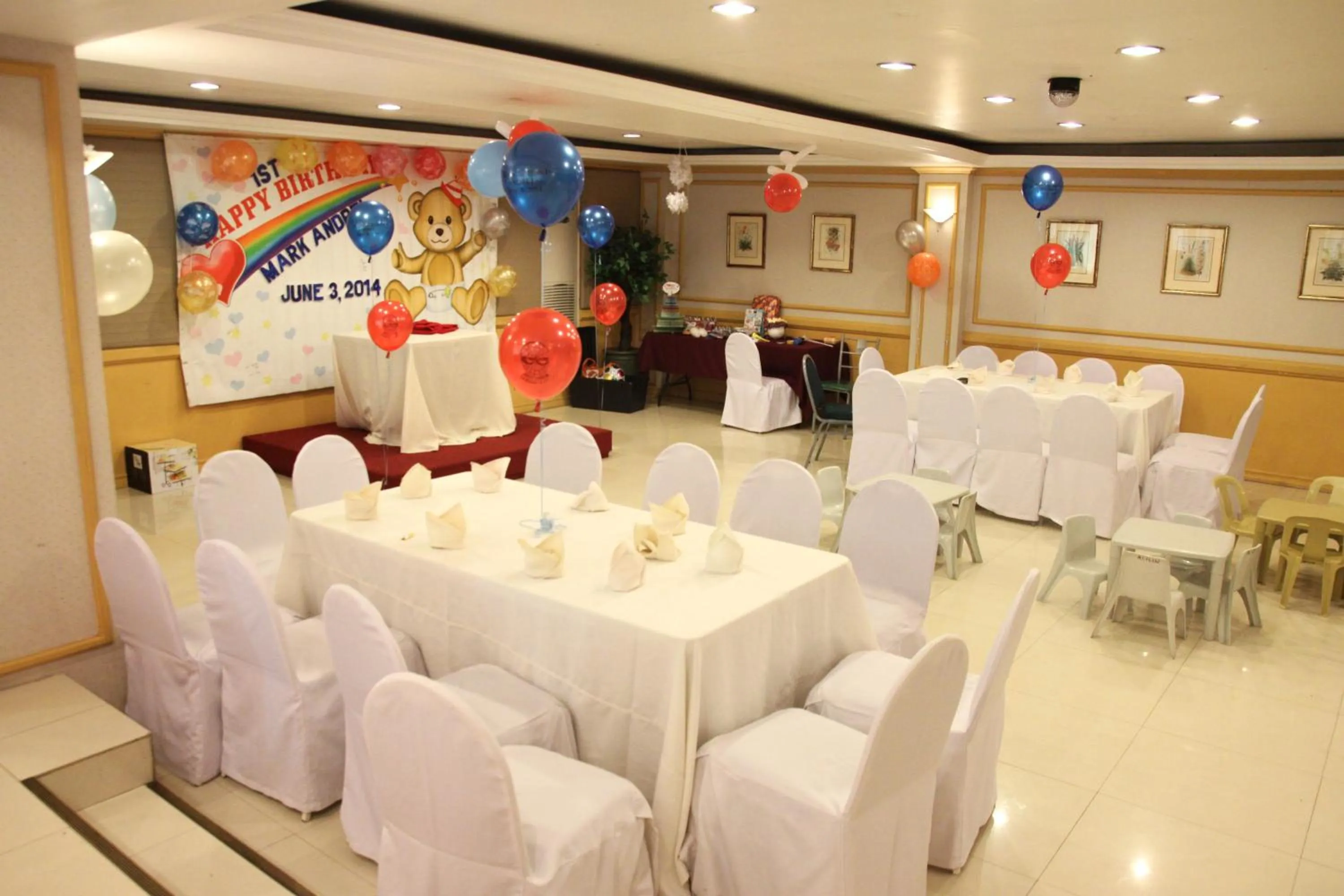 Banquet/Function facilities in De Luxe Hotel