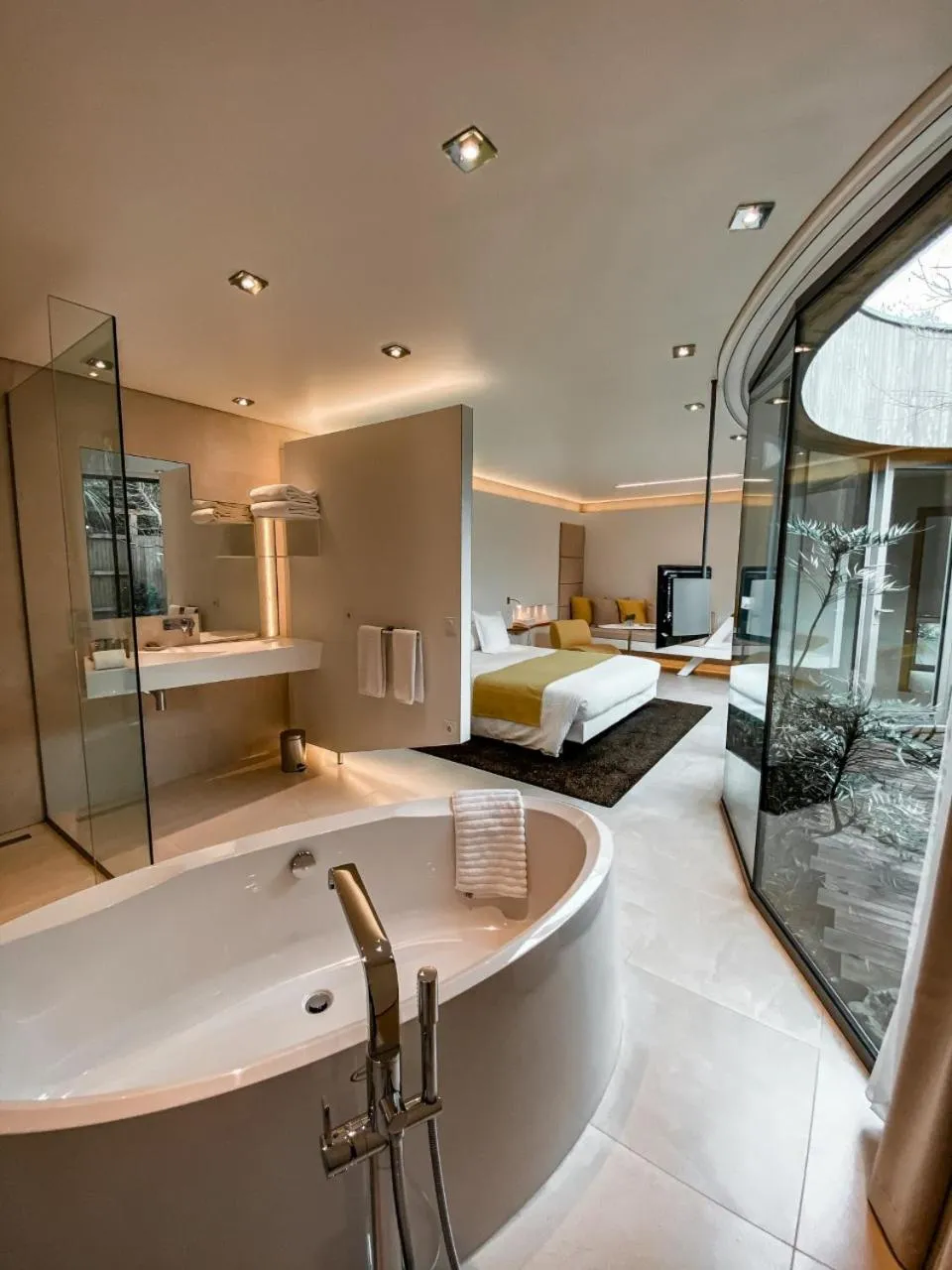 Shower, Bed in MAISON KERVARREC - Rennes - Saint-Grégoire