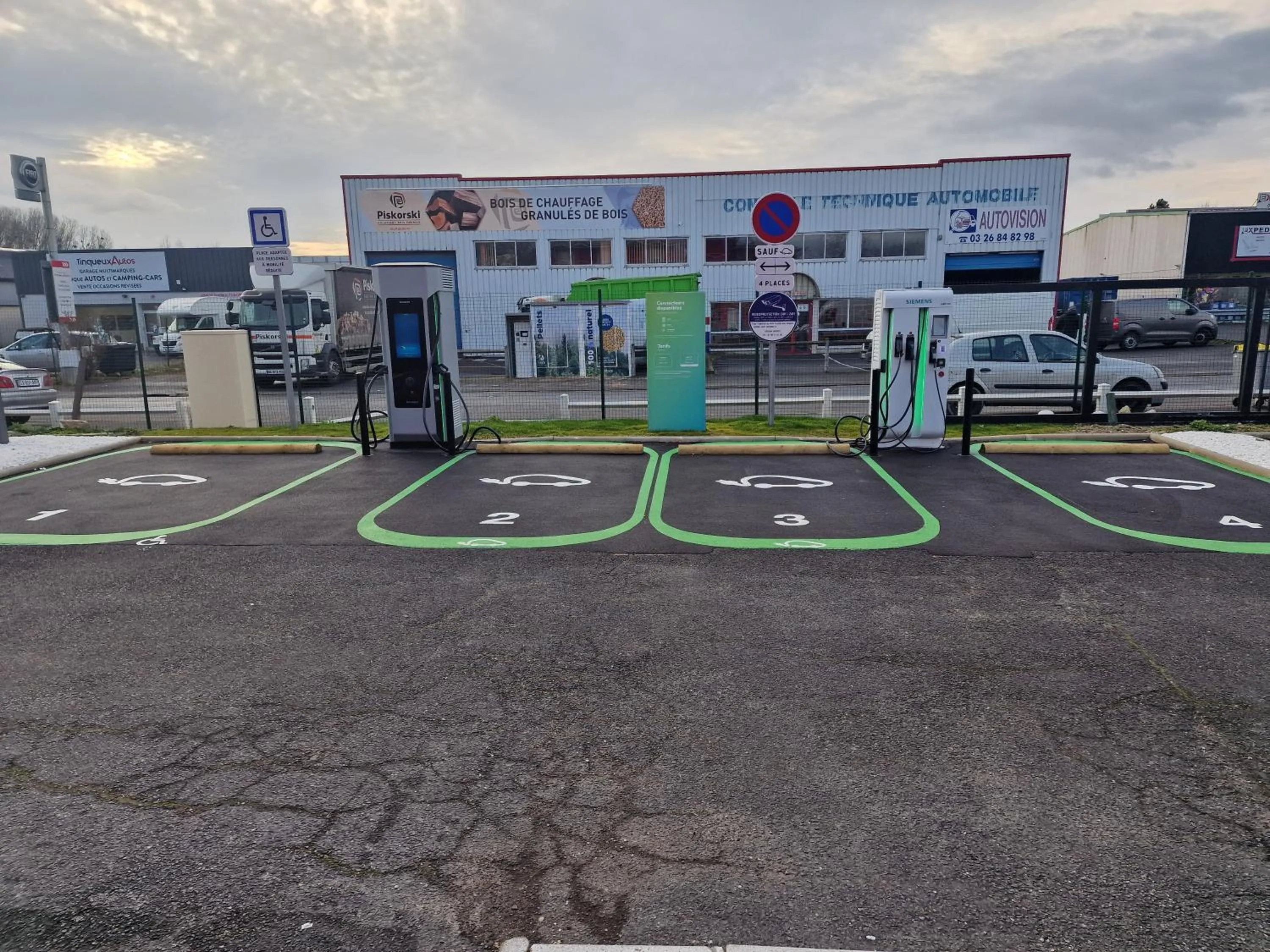 Parking in Enzo Hotels Reims Tinqueux by Kyriad Direct