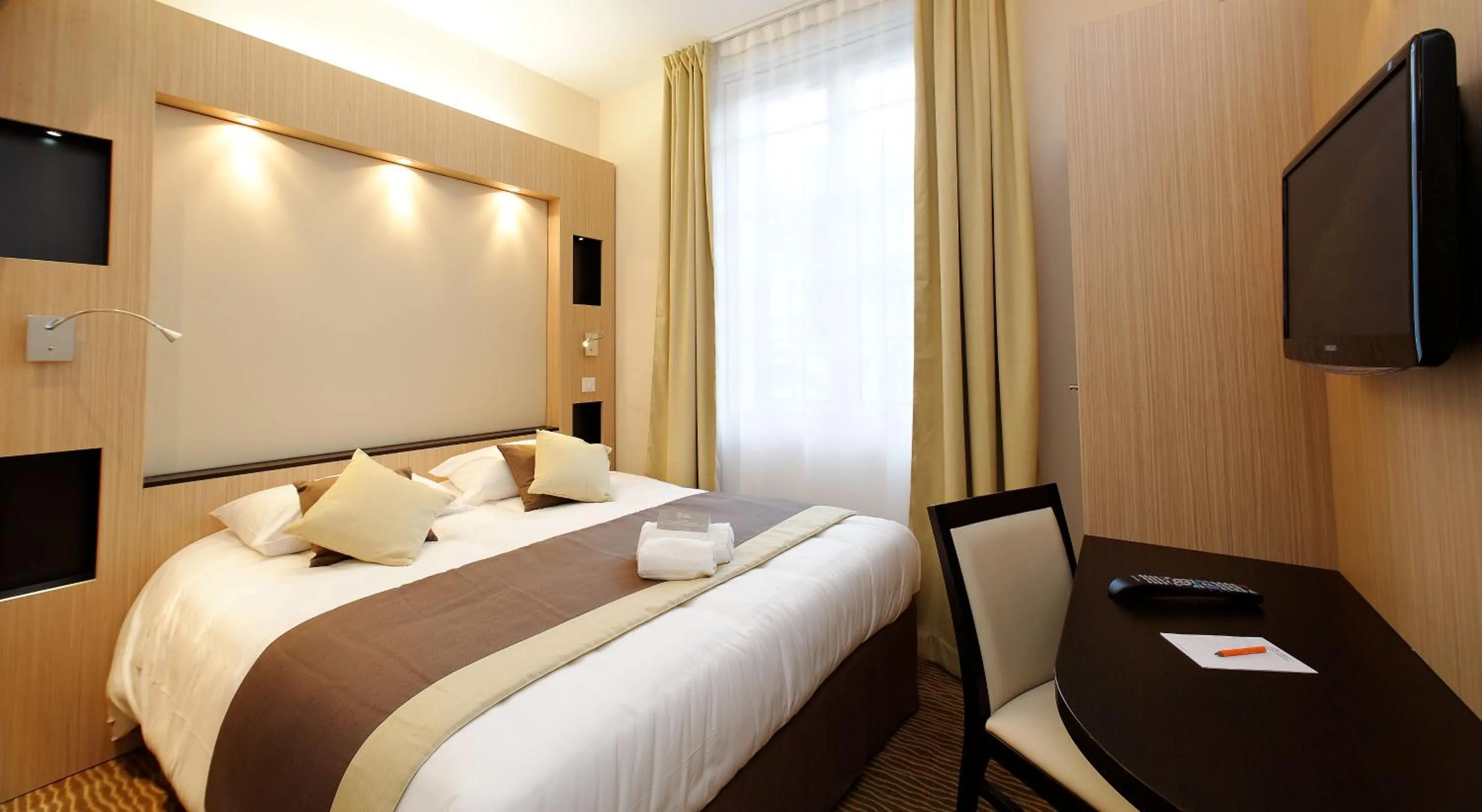 Photo of the whole room, Bed in Castel Victoria