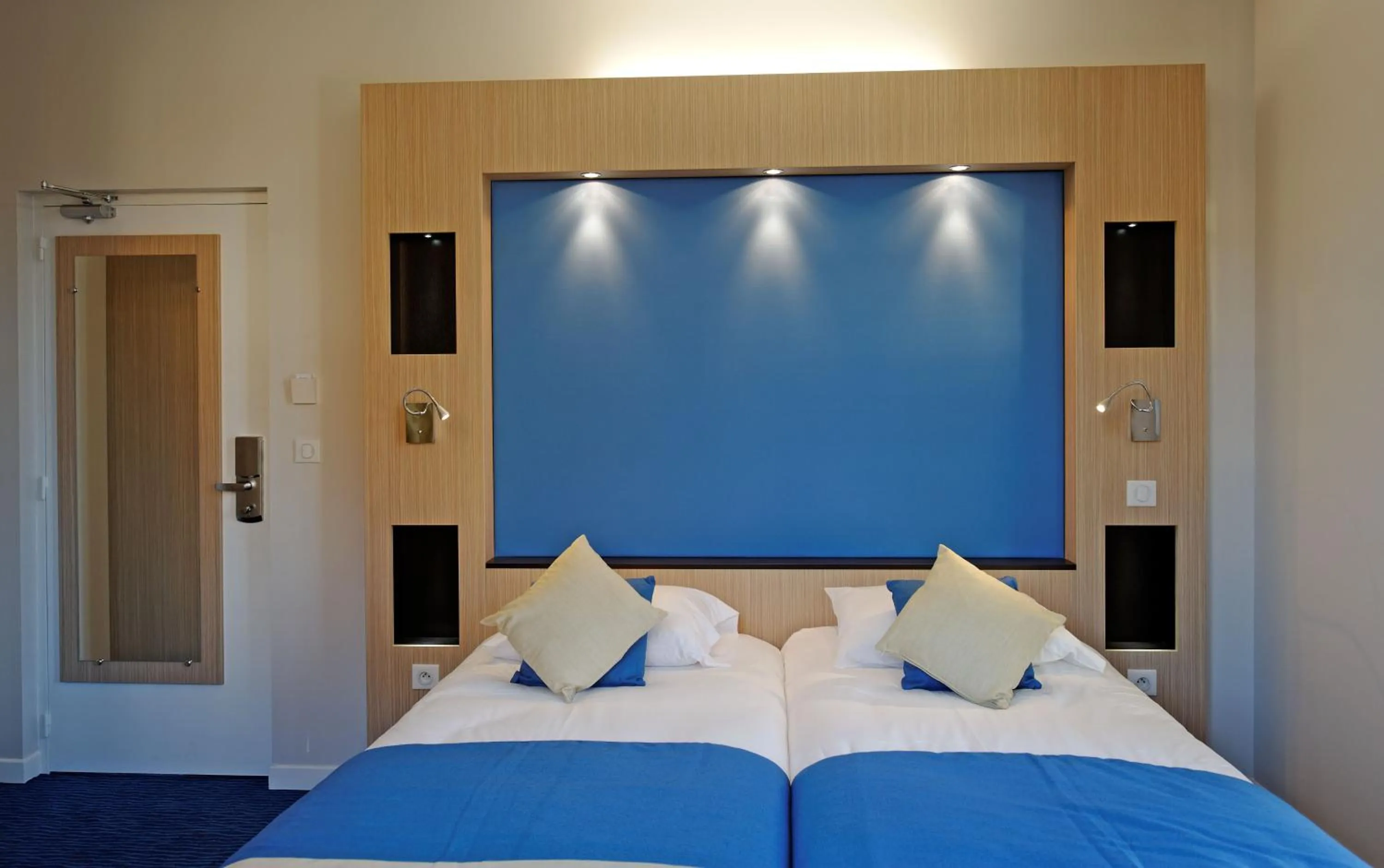 Photo of the whole room, Bed in Castel Victoria