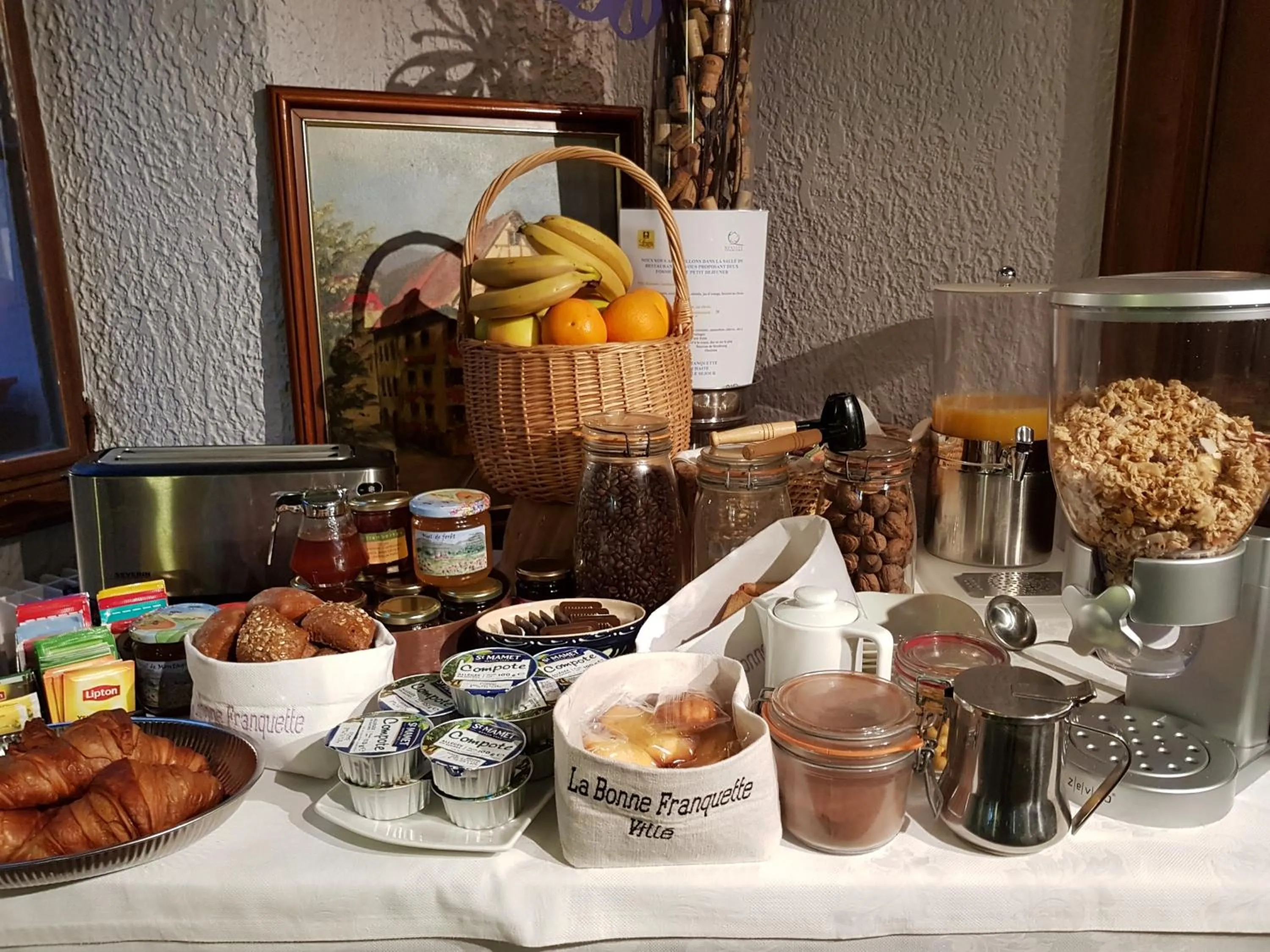 Continental breakfast in La Bonne Franquette