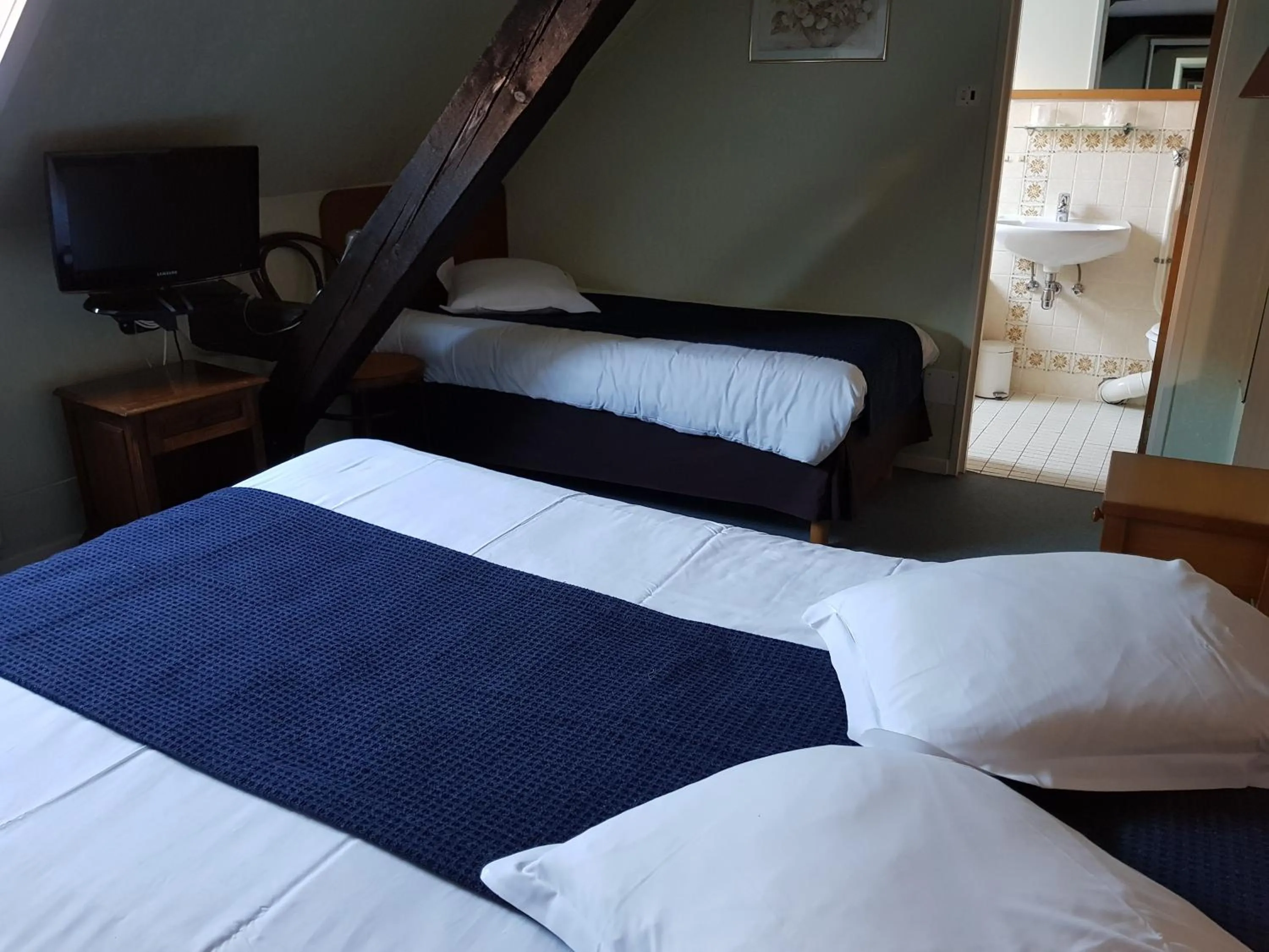 Photo of the whole room, Bed in La Bonne Franquette