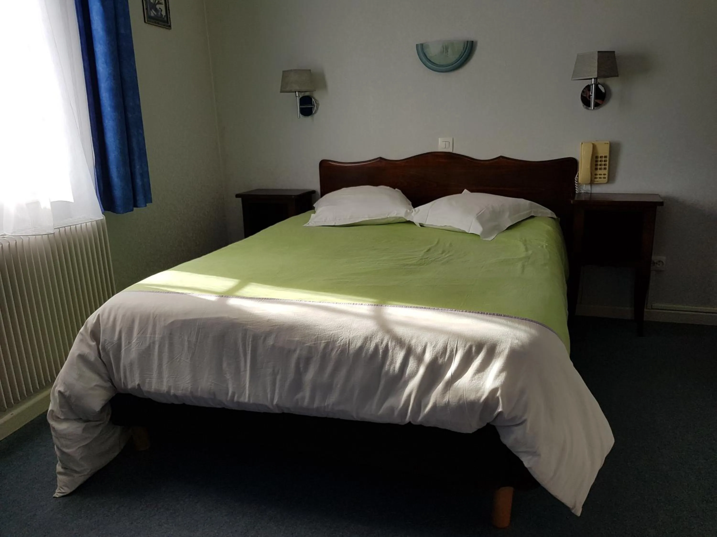 Photo of the whole room, Bed in La Bonne Franquette