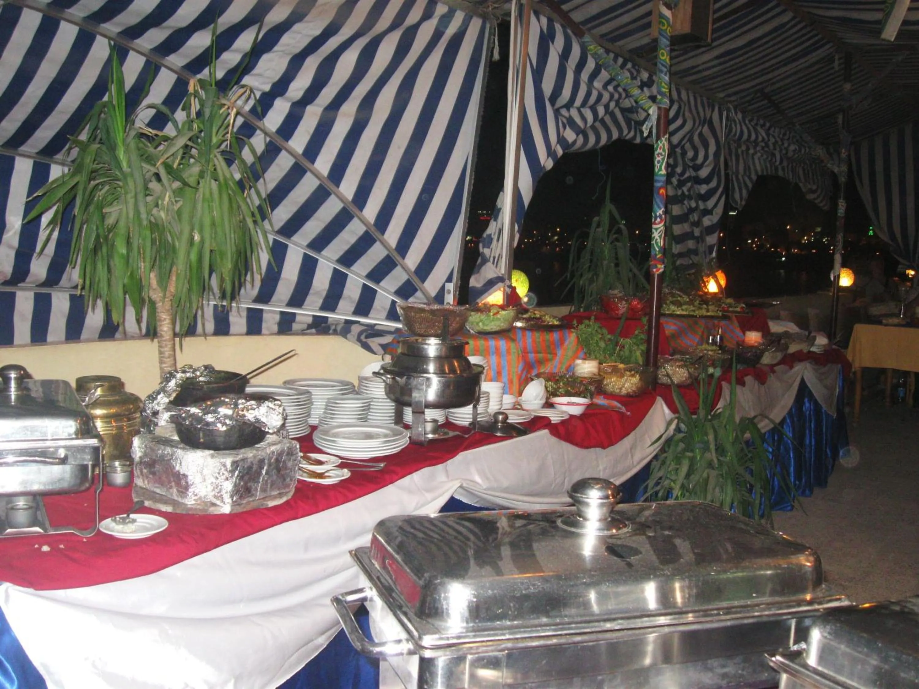 Restaurant/places to eat in Nile Valley Hotel