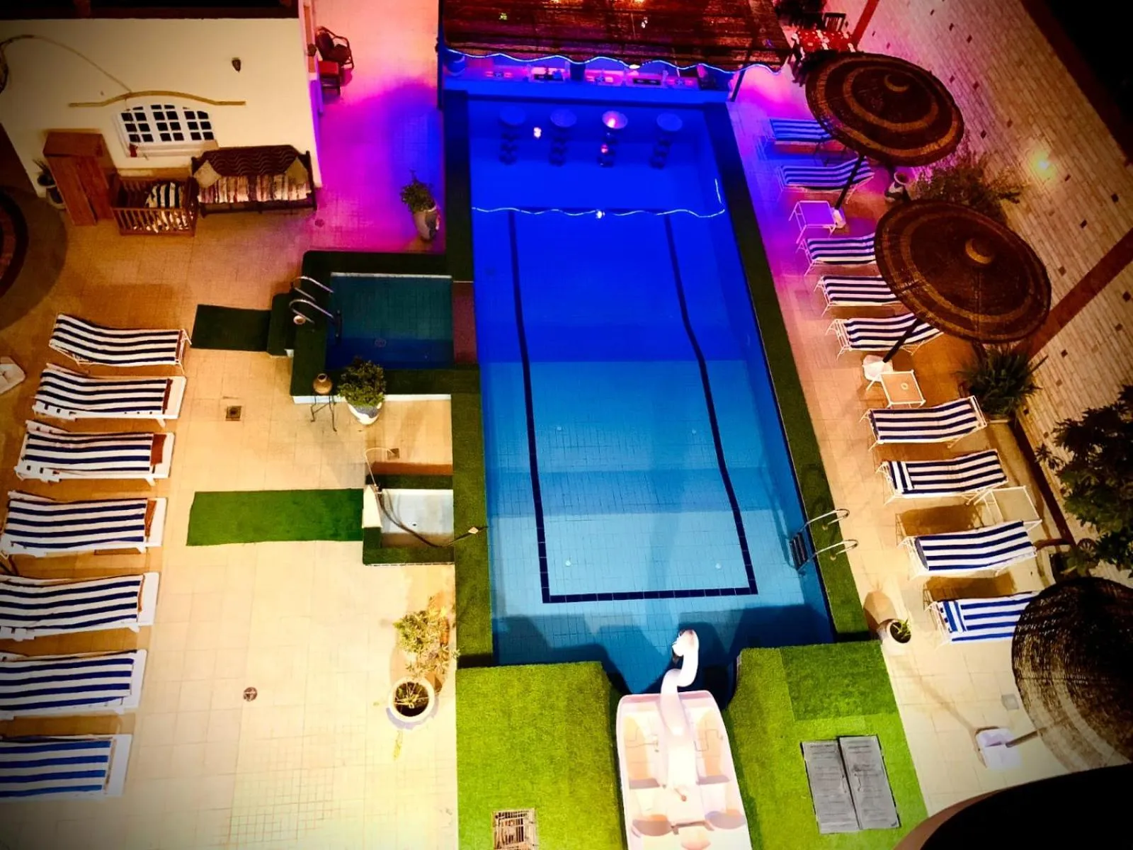 Swimming pool in Nile Valley Hotel