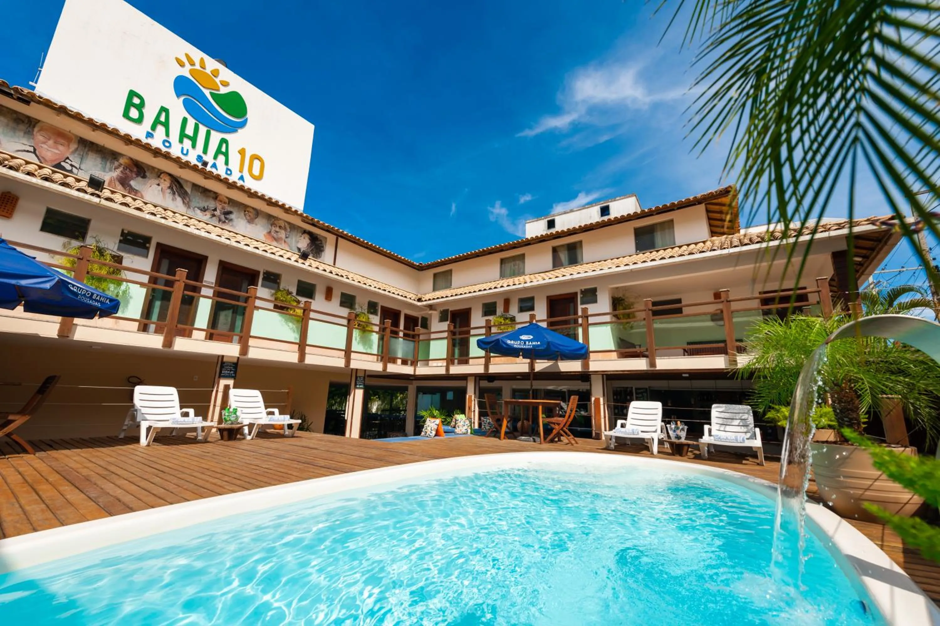 Swimming pool in Pousada Bahia 10