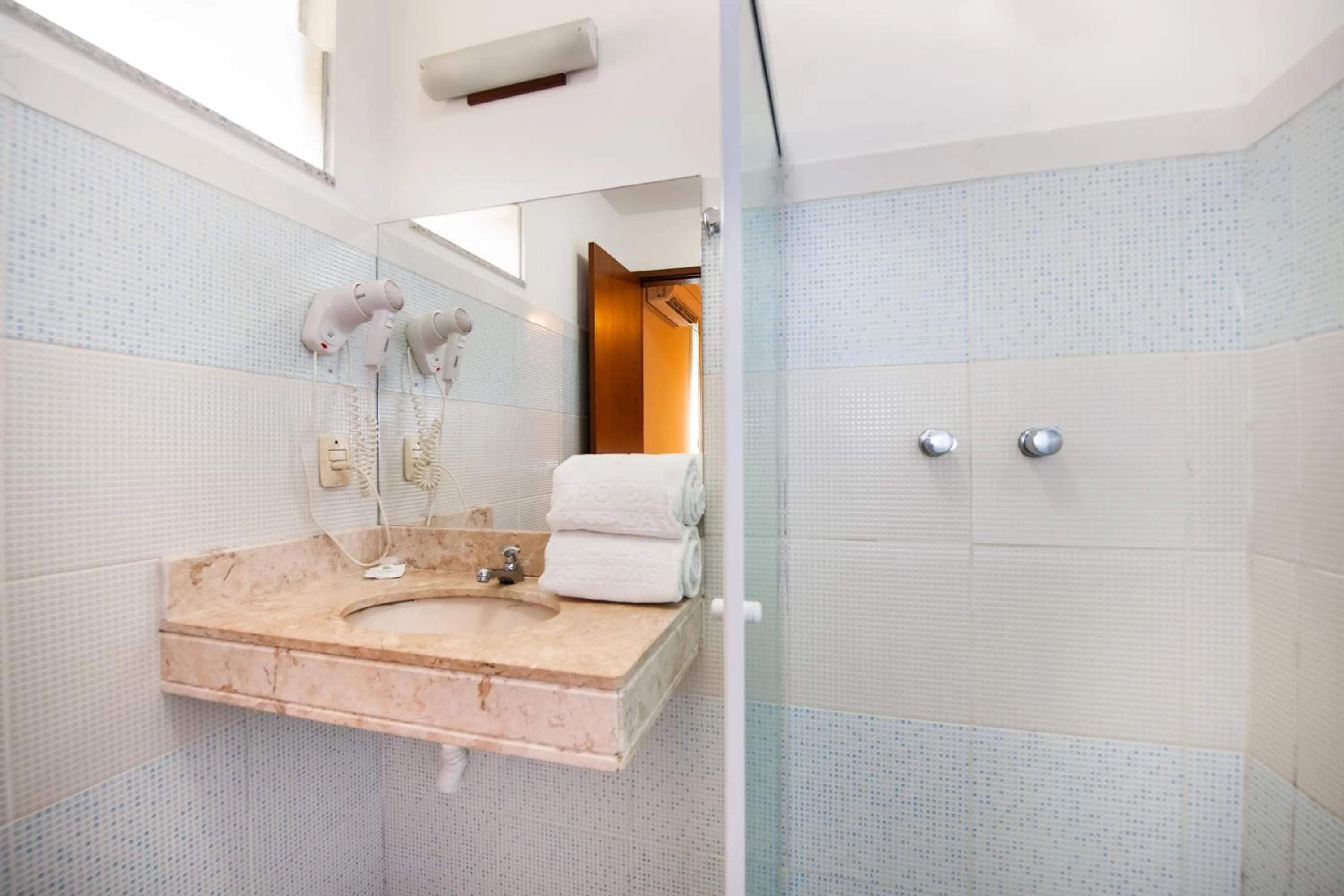 Bathroom in Pousada Bahia 10