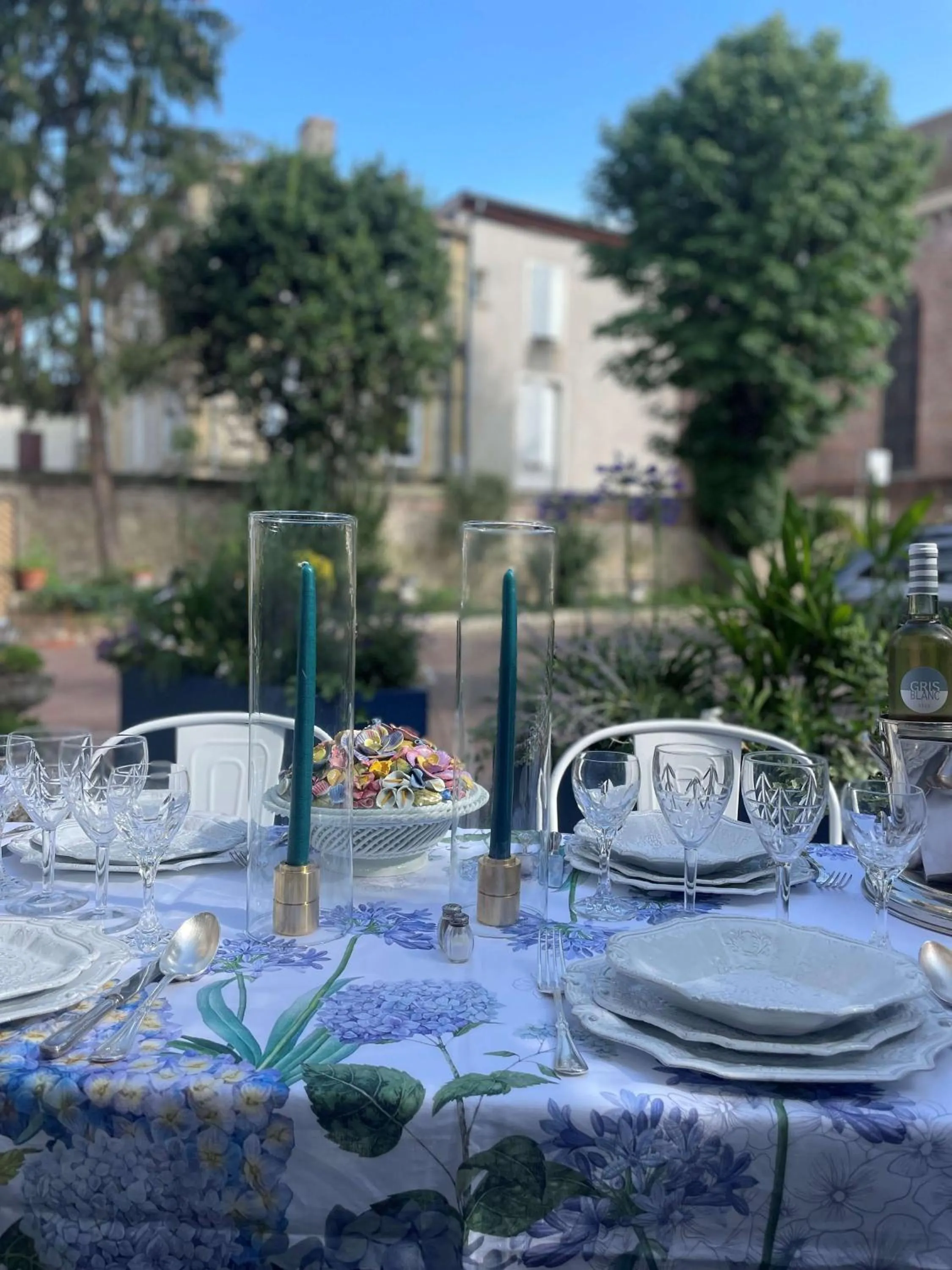 Property building in Hôtel Château des Jacobins