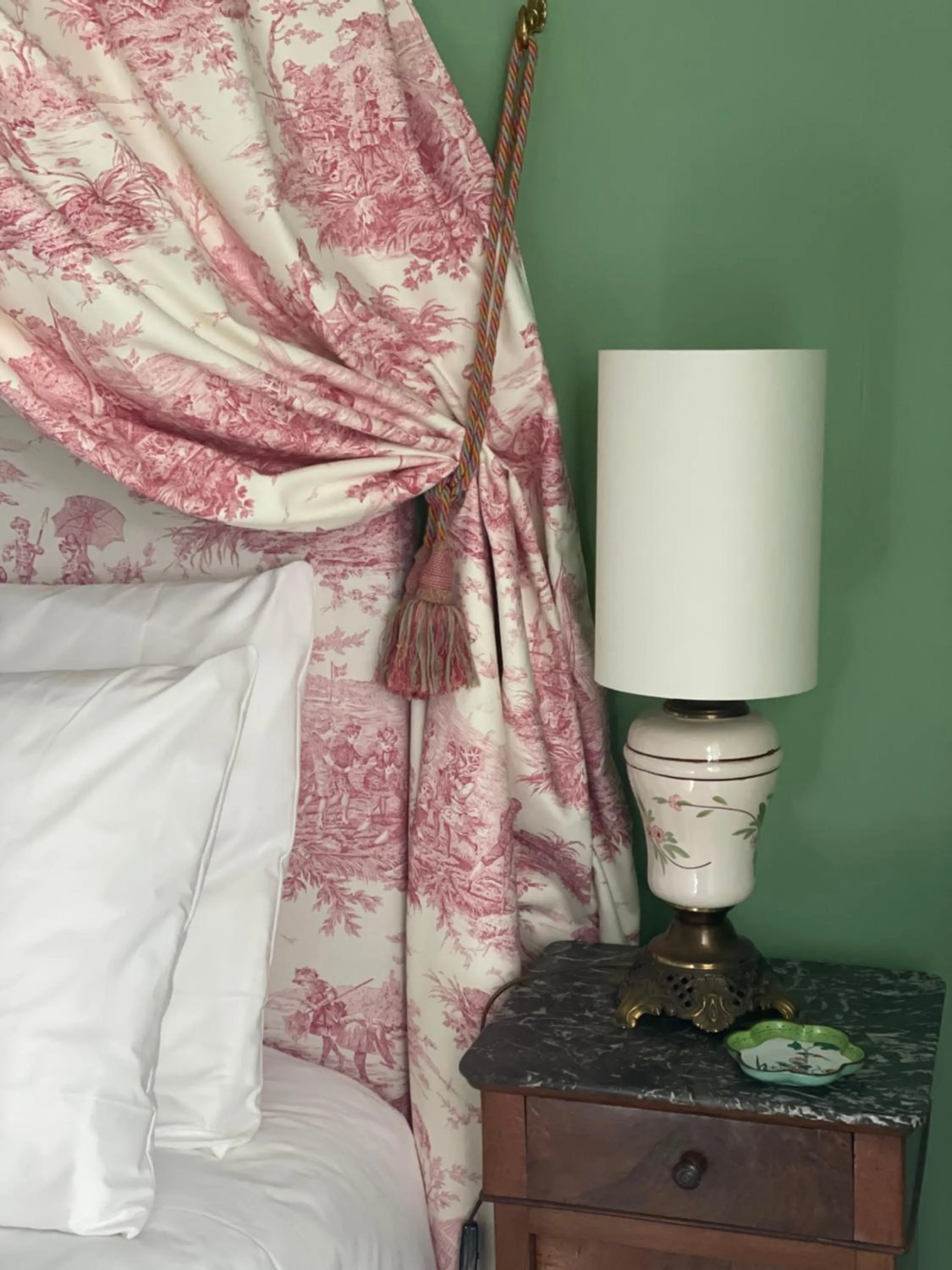 Bed in Hôtel Château des Jacobins