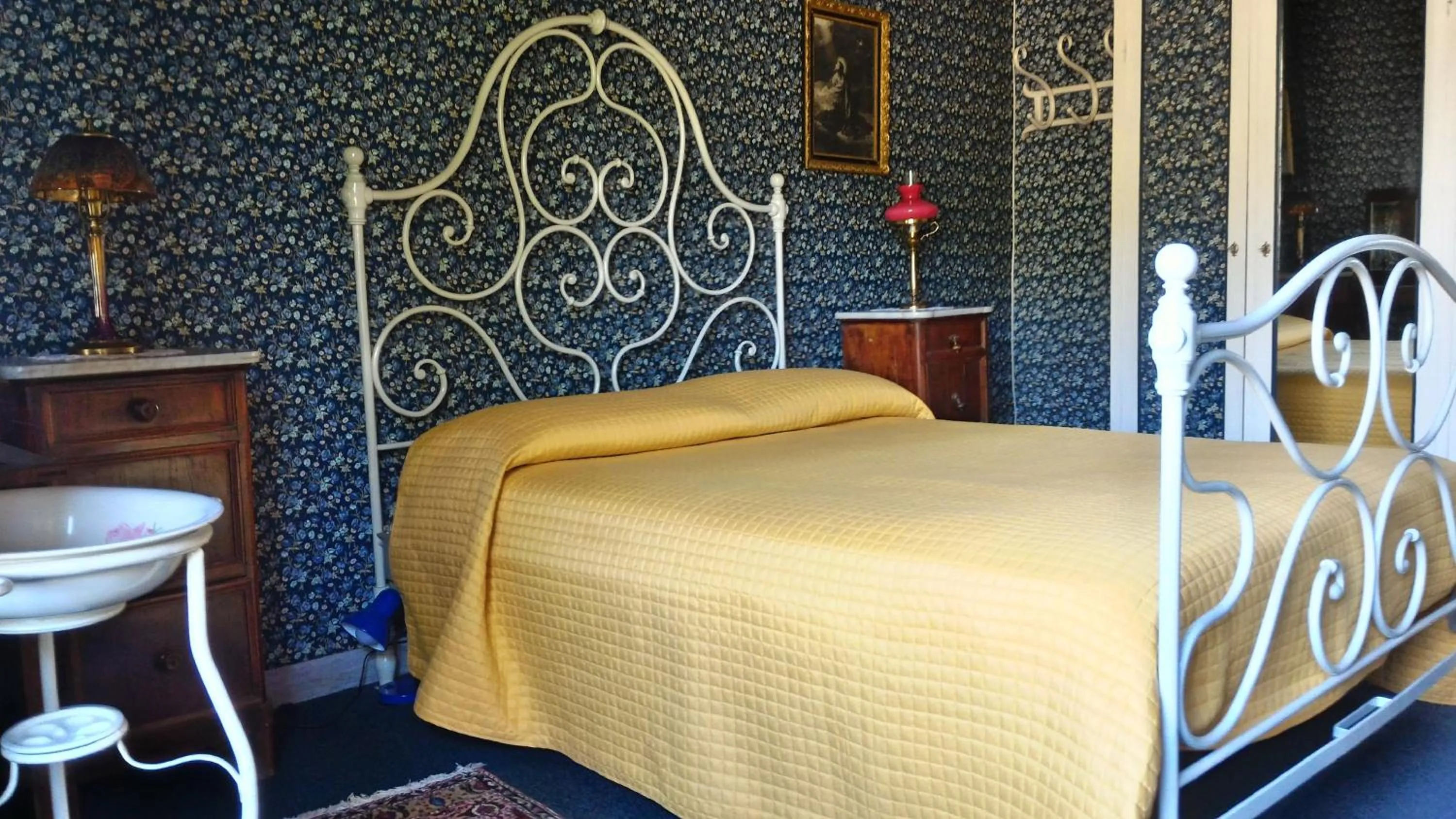 Bed in Villa La Nussa