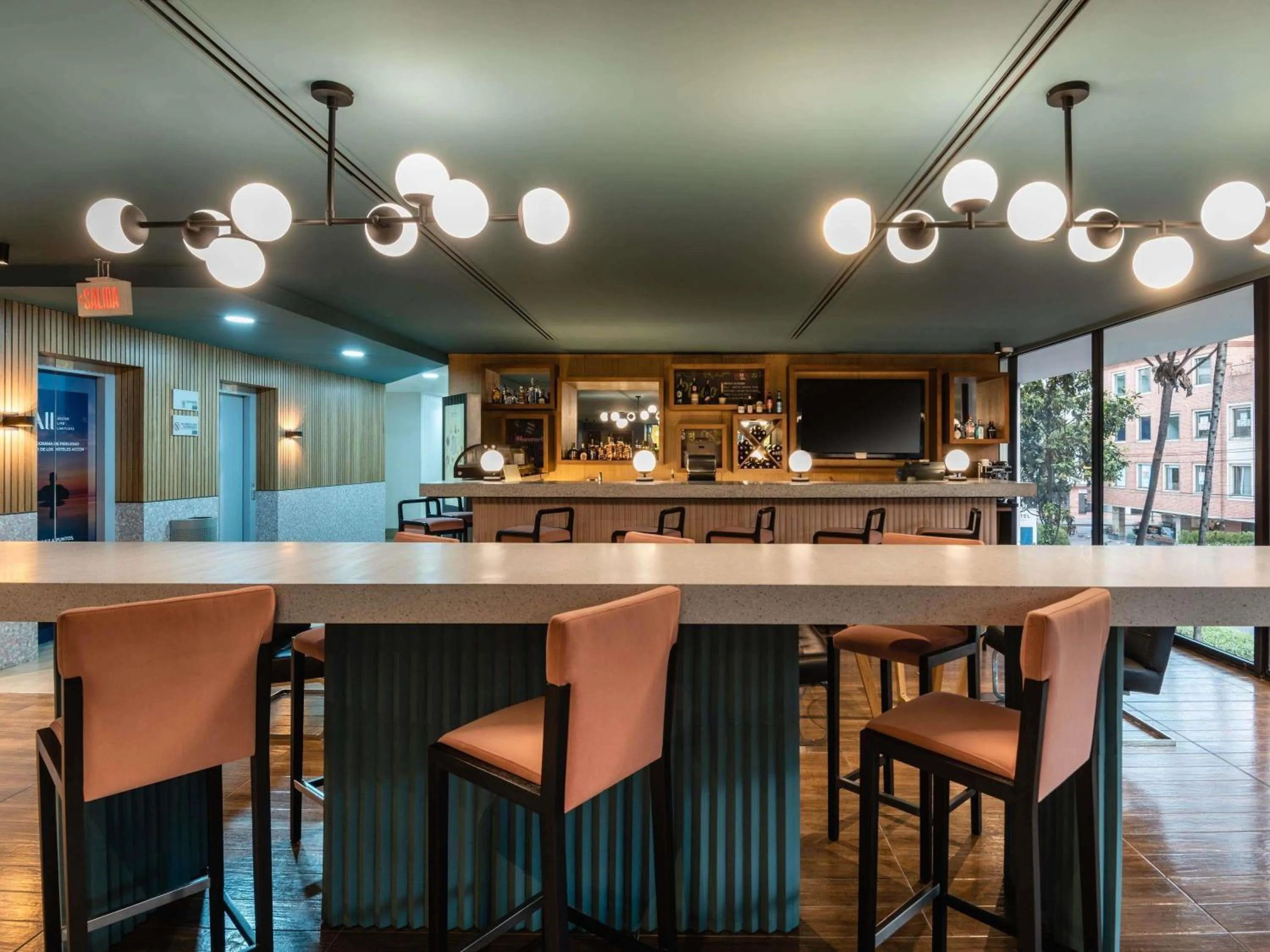 Restaurant/places to eat in Novotel Bogota Parque 93