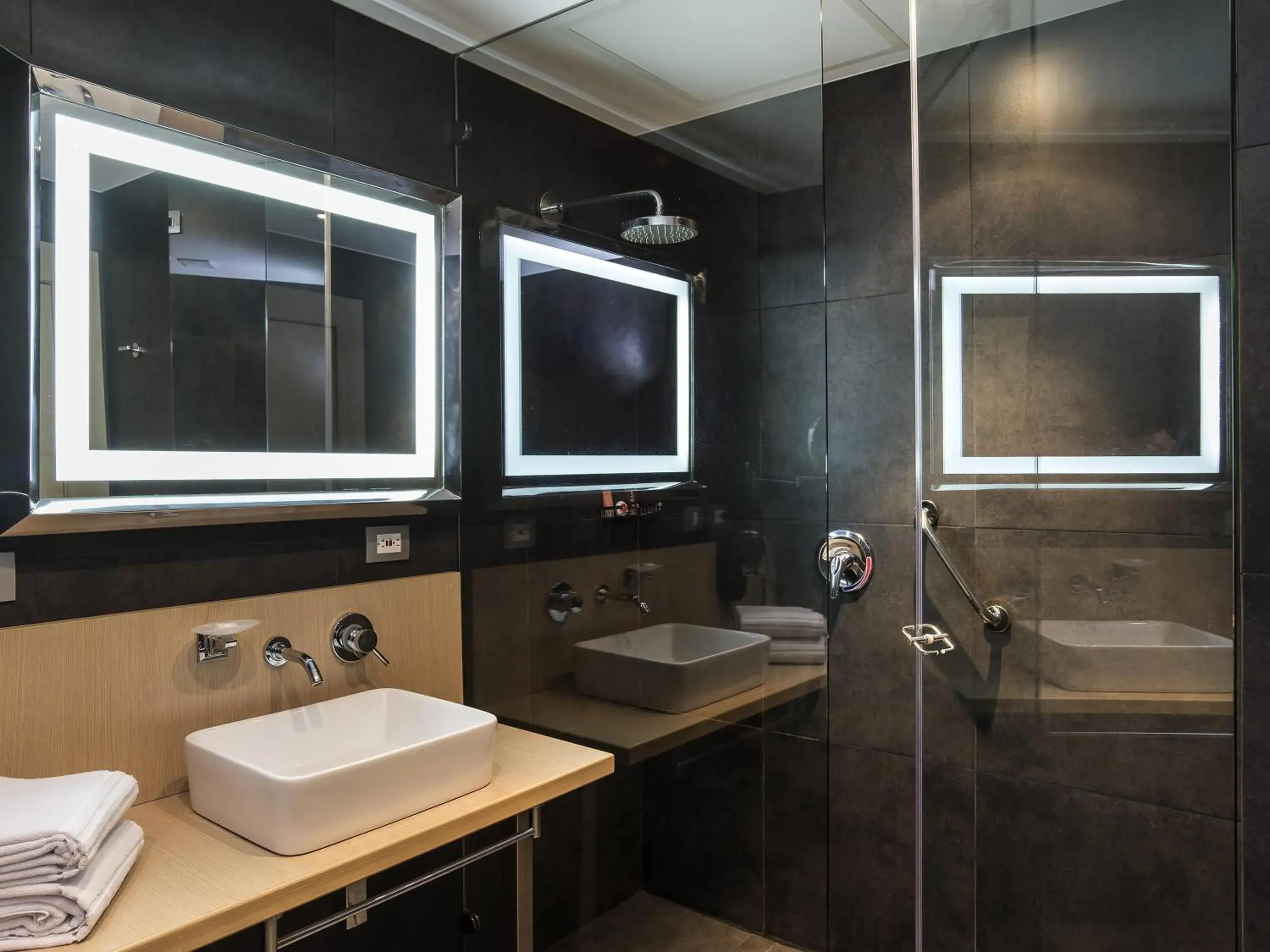 Standard Single Room with Queen Bed in Novotel Bogota Parque 93 Standard Single Room with Queen Bed in Novotel Bogota Parque 93