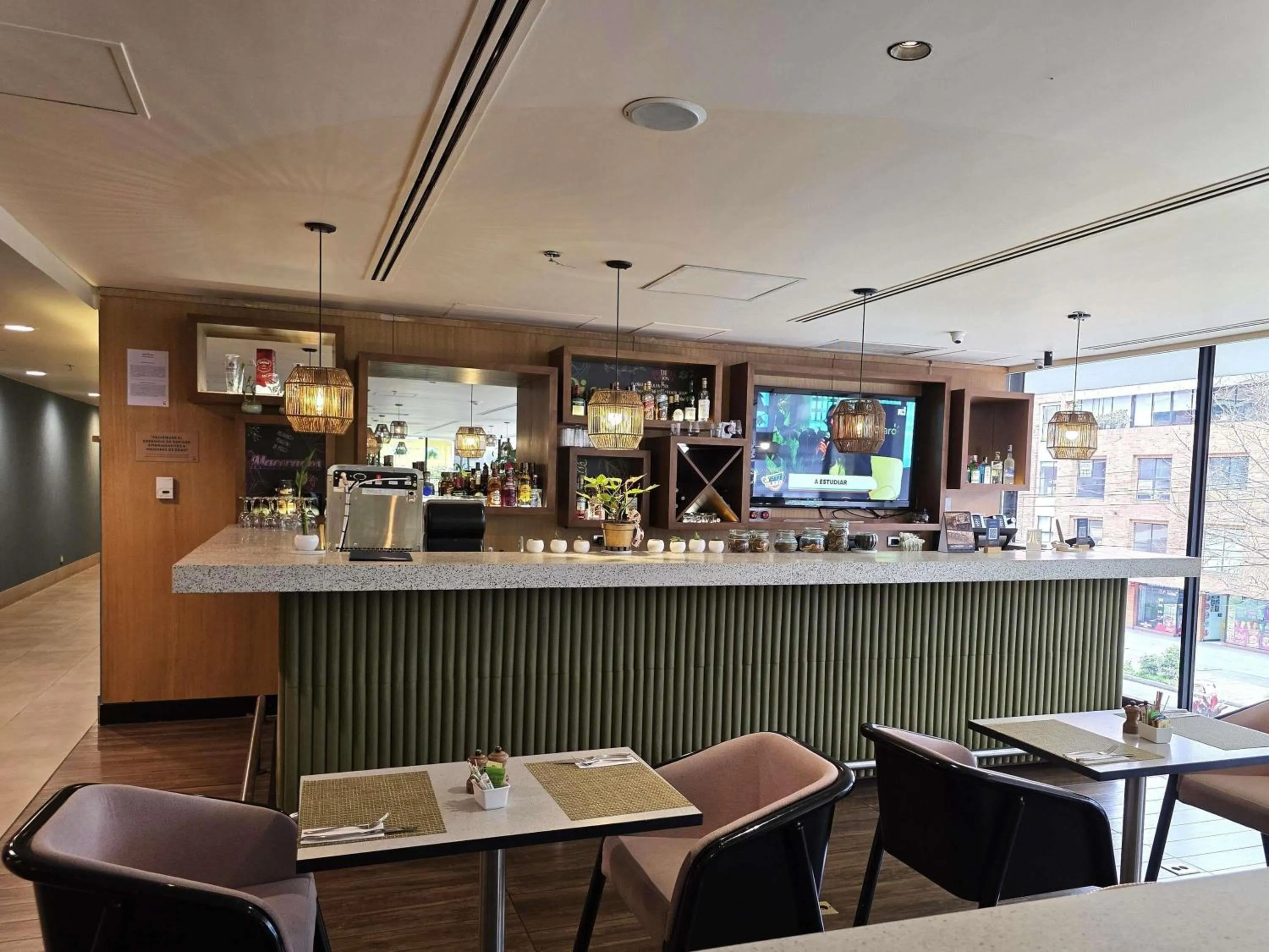 Restaurant/places to eat in Novotel Bogota Parque 93