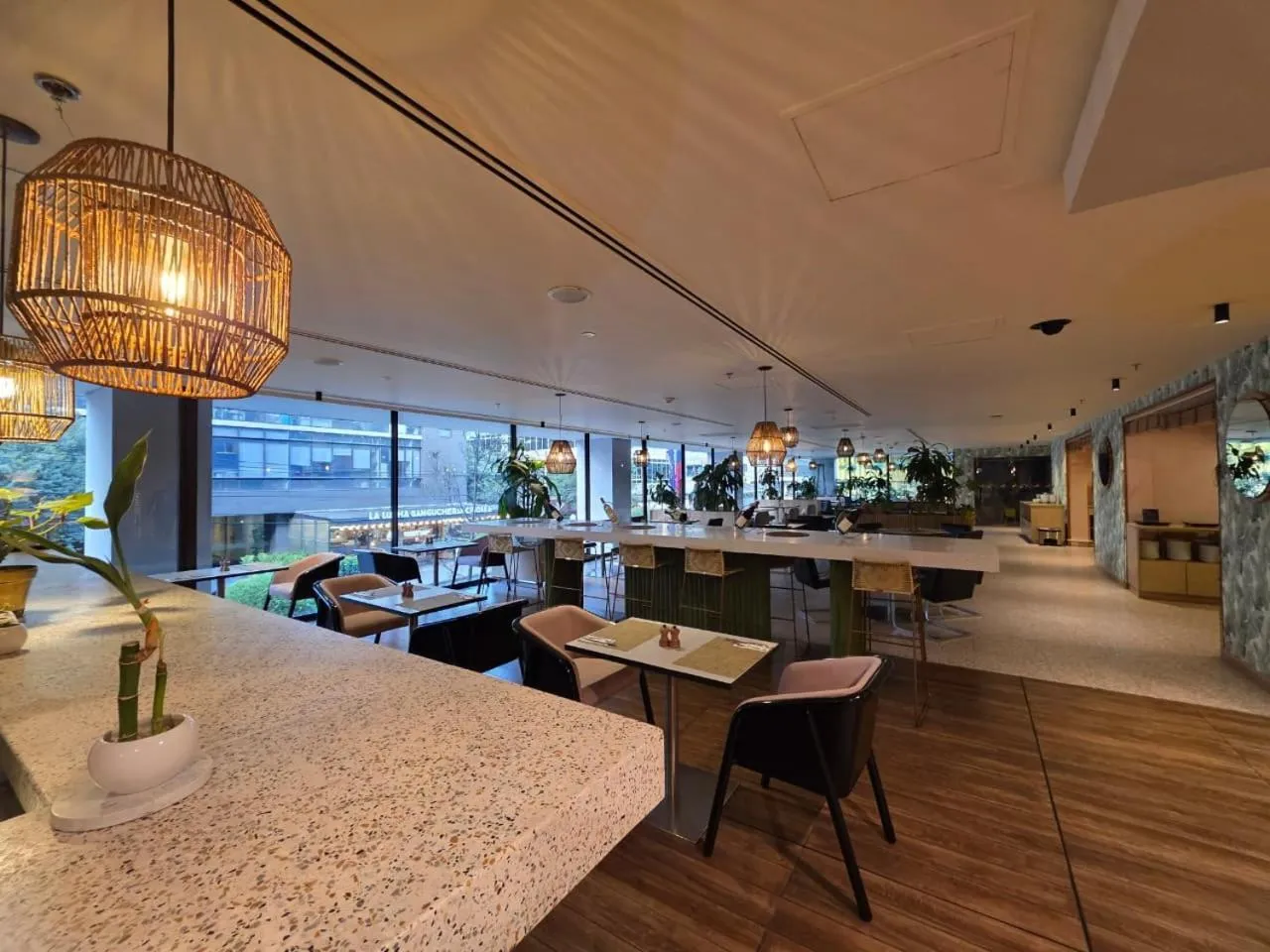 Restaurant/places to eat in Novotel Bogota Parque 93