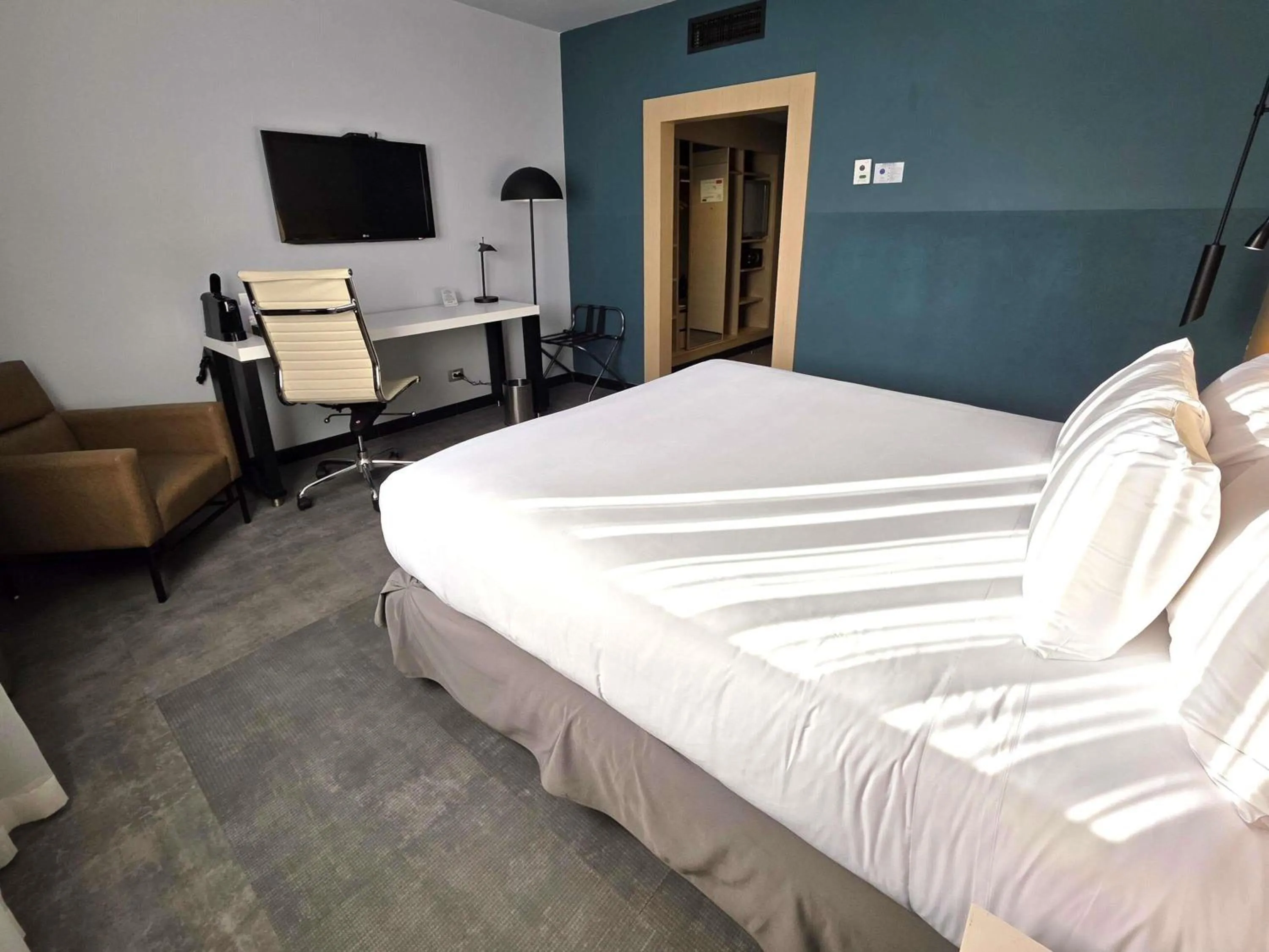 Bedroom, Bed in Novotel Bogota Parque 93